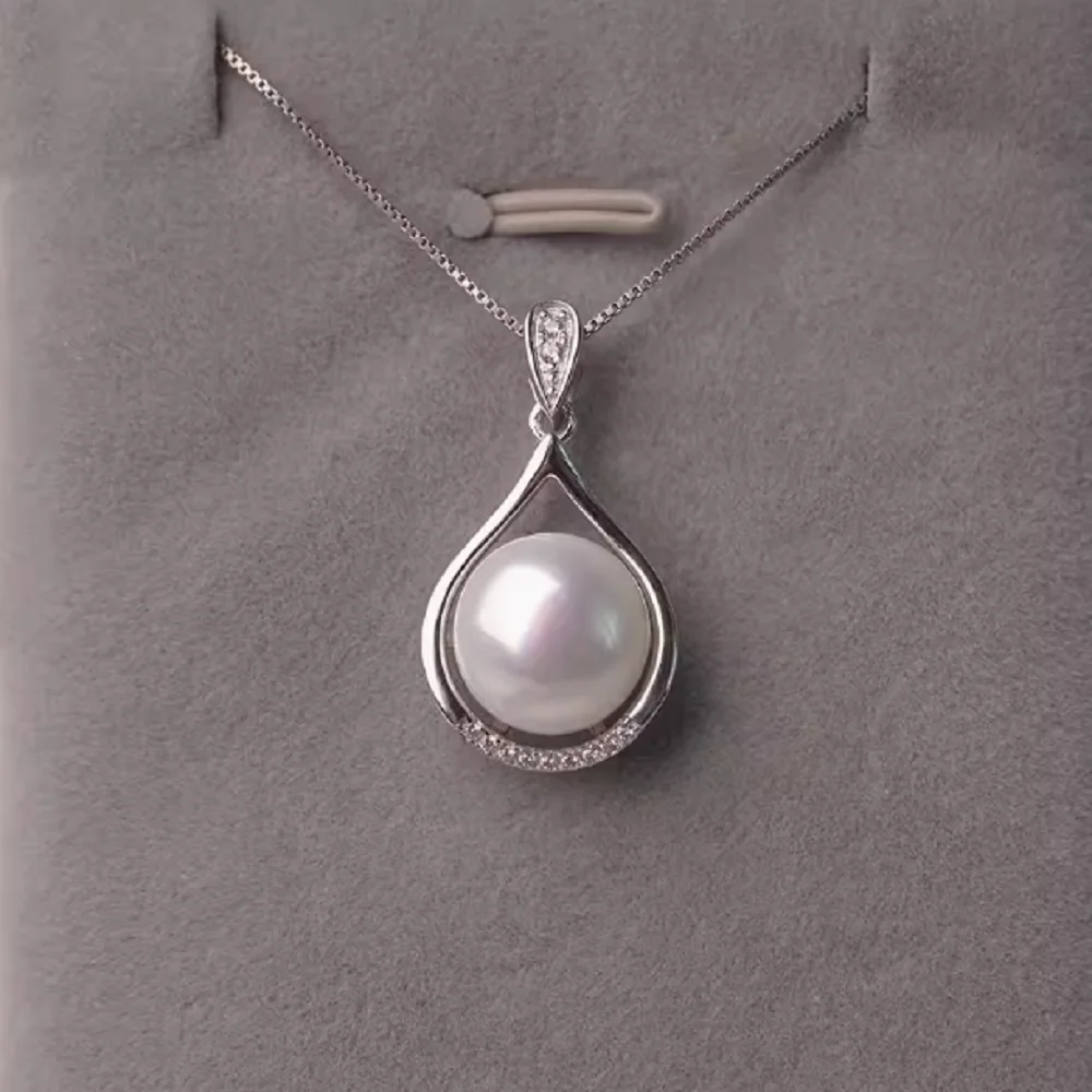 Natural Japanese Round Pearl Pendant AAA10-11mm 925 Pendant Necklace 18 inch
Natural Japanese Round Pearl Pendant AAA10-11mm 925 Pendant Necklace 18 inch