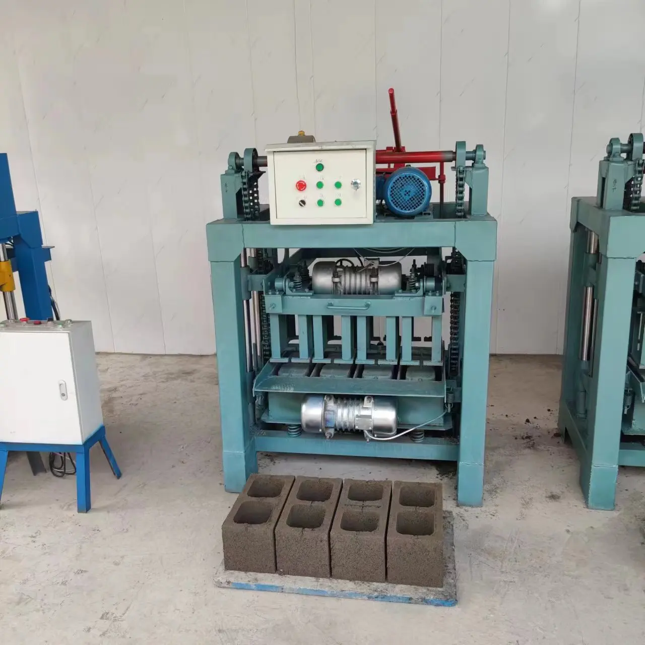 Cheap Qt4 - 24 Semi Automatic Hollow Block Making Machine Interlocking Cement Brick Making Machinery
Cheap Qt4 - 24 Semi Automatic Hollow Block Making Machine Interlocking Cement Brick Making Machinery