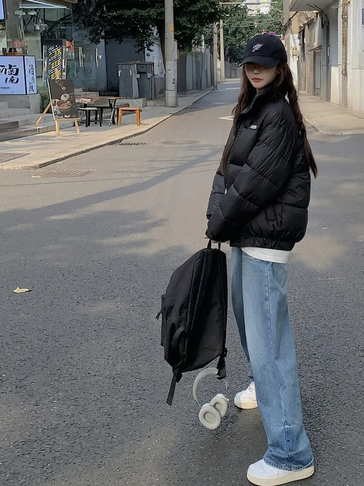 Черная женская хлопковая куртка оверсайз в студенческом стиле, зимняя, корейская версия, свободная верхняя одежда прямого кроя на молнии
Черная женская хлопковая куртка оверсайз в студенческом стиле, зимняя, корейская версия, свободная верхняя одежда прямого кроя на молнии