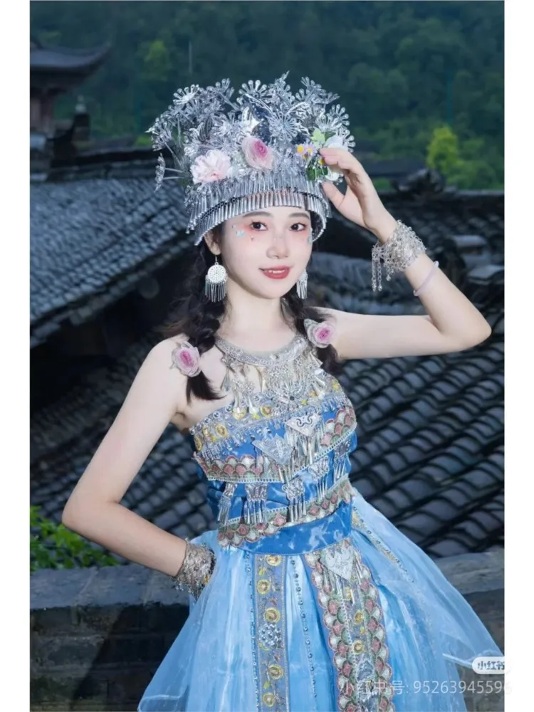 Новая светло-голубая фотография в стиле семейного отдыха и портретов, включающая этнические костюмы.
Новая светло-голубая фотография в стиле семейного отдыха и портретов, включающая этнические костюмы.