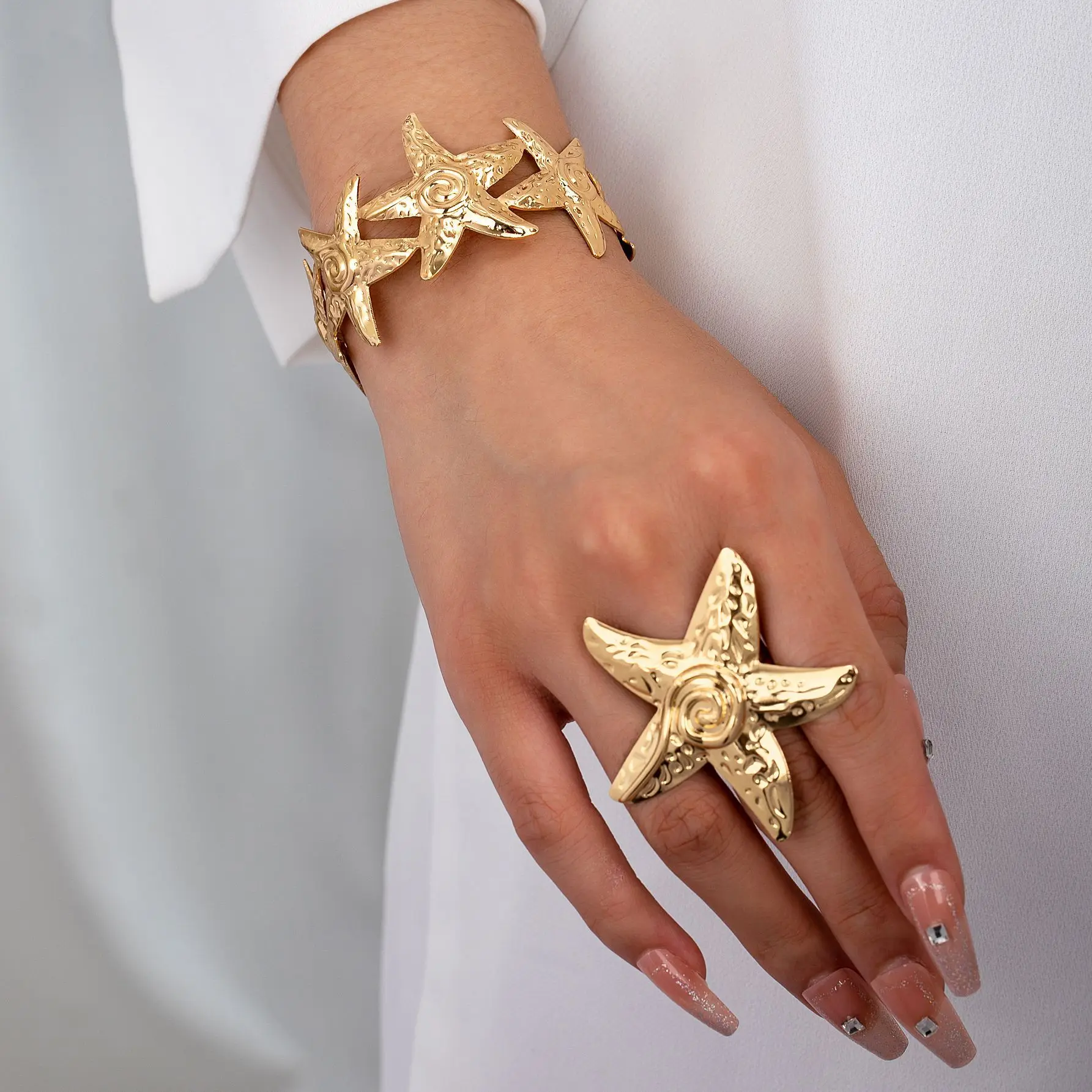 Jewelry Set for Women Metal Starfish Open Bracelet Ring Holiday Party Gifts Gold-plated Shell Fashion Accessories
Jewelry Set for Women Metal Starfish Open Bracelet Ring Holiday Party Gifts Gold-plated Shell Fashion Accessories