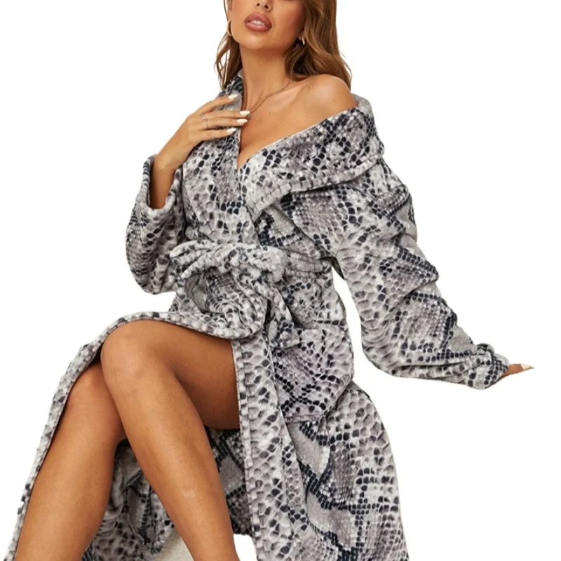 Lapel bathrobe, extended pajamas, printed lapel casual flannel bathrobe, new bathrobe
Lapel bathrobe, extended pajamas, printed lapel casual flannel bathrobe, new bathrobe