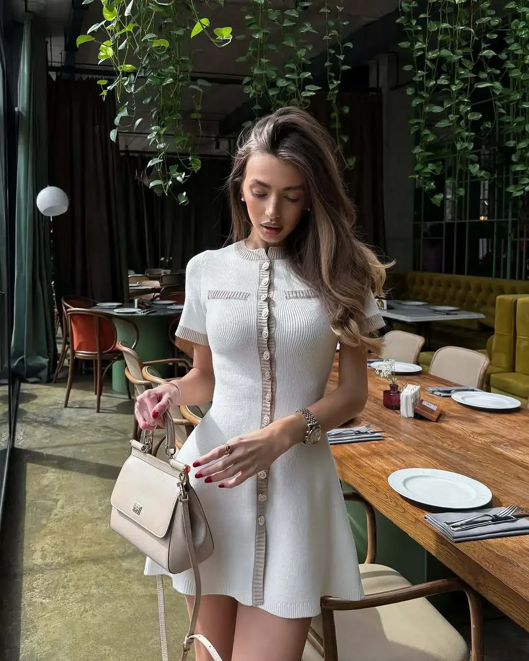 2025 New Elegant Solid Single Breasted Mini Vestidos Women Chic Short Sleeves Color Contrast Knitted A-line Slim Dress Lady Wear
2025 New Elegant Solid Single Breasted Mini Vestidos Women Chic Short Sleeves Color Contrast Knitted A-line Slim Dress Lady Wear