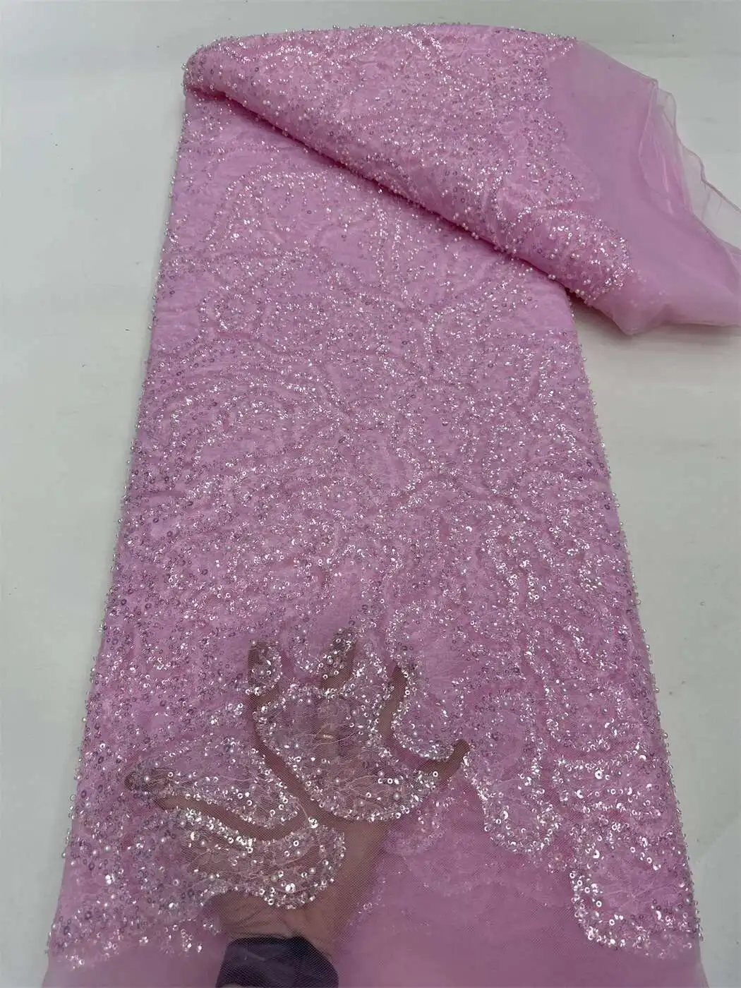 High Quality African Sequins Tulle Embroidered Groom Lace Fabric Beaded Sequins Lace Fabric For Nigerian Wedding Material
High Quality African Sequins Tulle Embroidered Groom Lace Fabric Beaded Sequins Lace Fabric For Nigerian Wedding Material