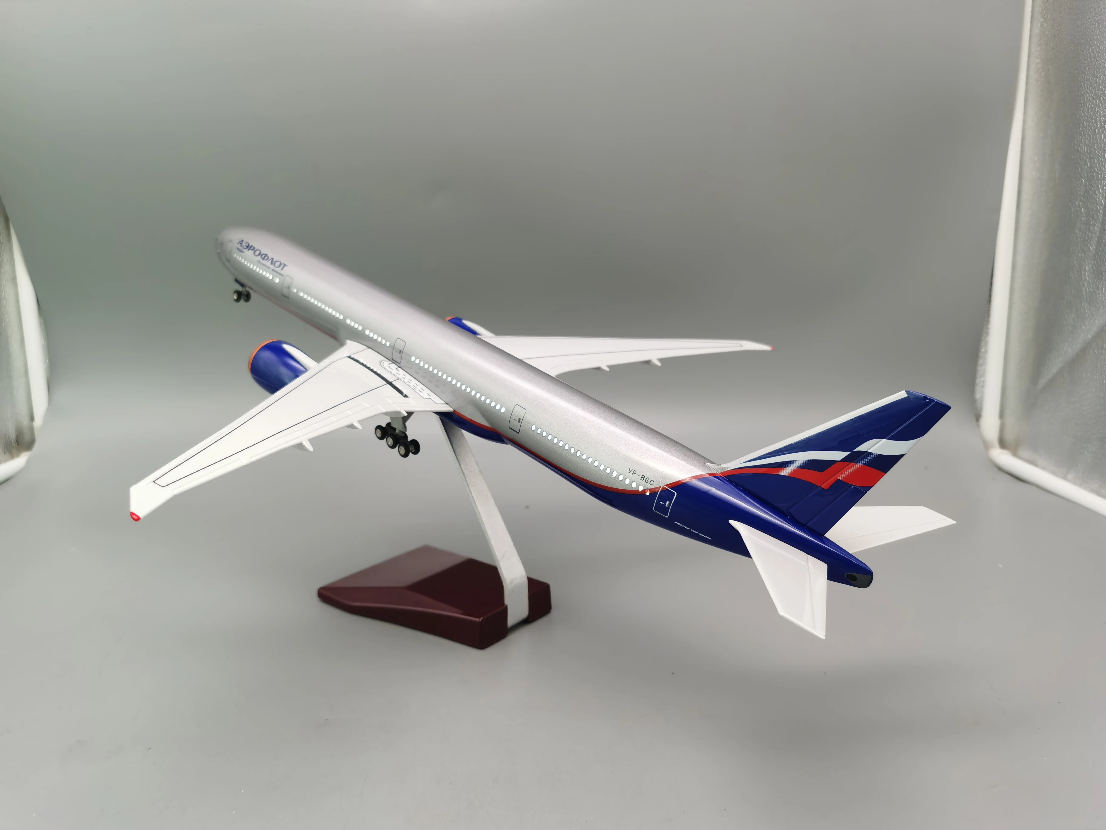 1:150 Scale 47CM Aeroflot B777 Airlines Diecast Model Airplane toy Airlines Resin Airplane Model Collection Decoration Display
1:150 Scale 47CM Aeroflot B777 Airlines Diecast Model Airplane toy Airlines Resin Airplane Model Collection Decoration Display