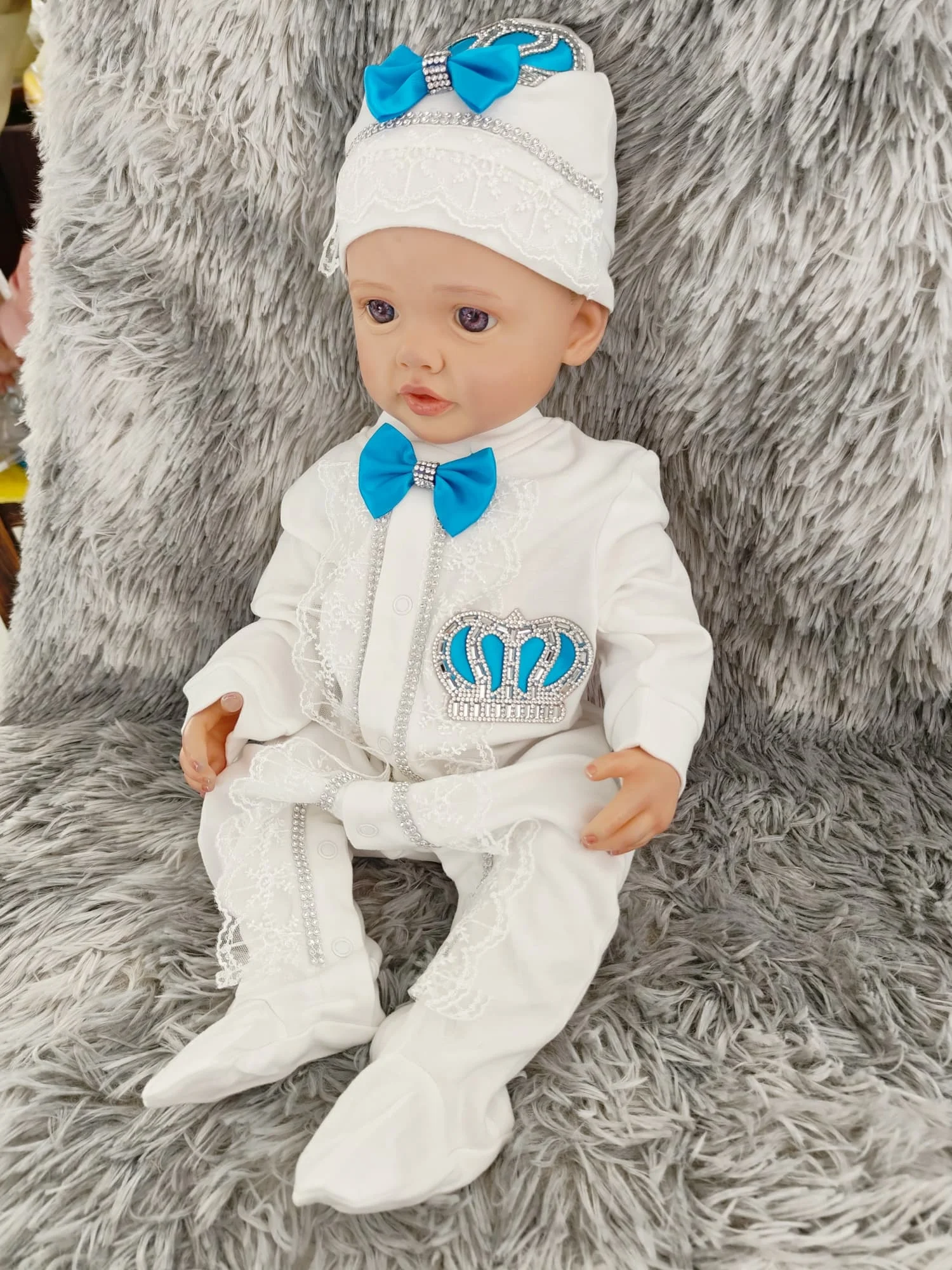 Handsome Infant Baby Boy Prince Style Footed Jumpsuit Hat Mittens Set Blue Crown Party Outfit Premium Quality
Handsome Infant Baby Boy Prince Style Footed Jumpsuit Hat Mittens Set Blue Crown Party Outfit Premium Quality
