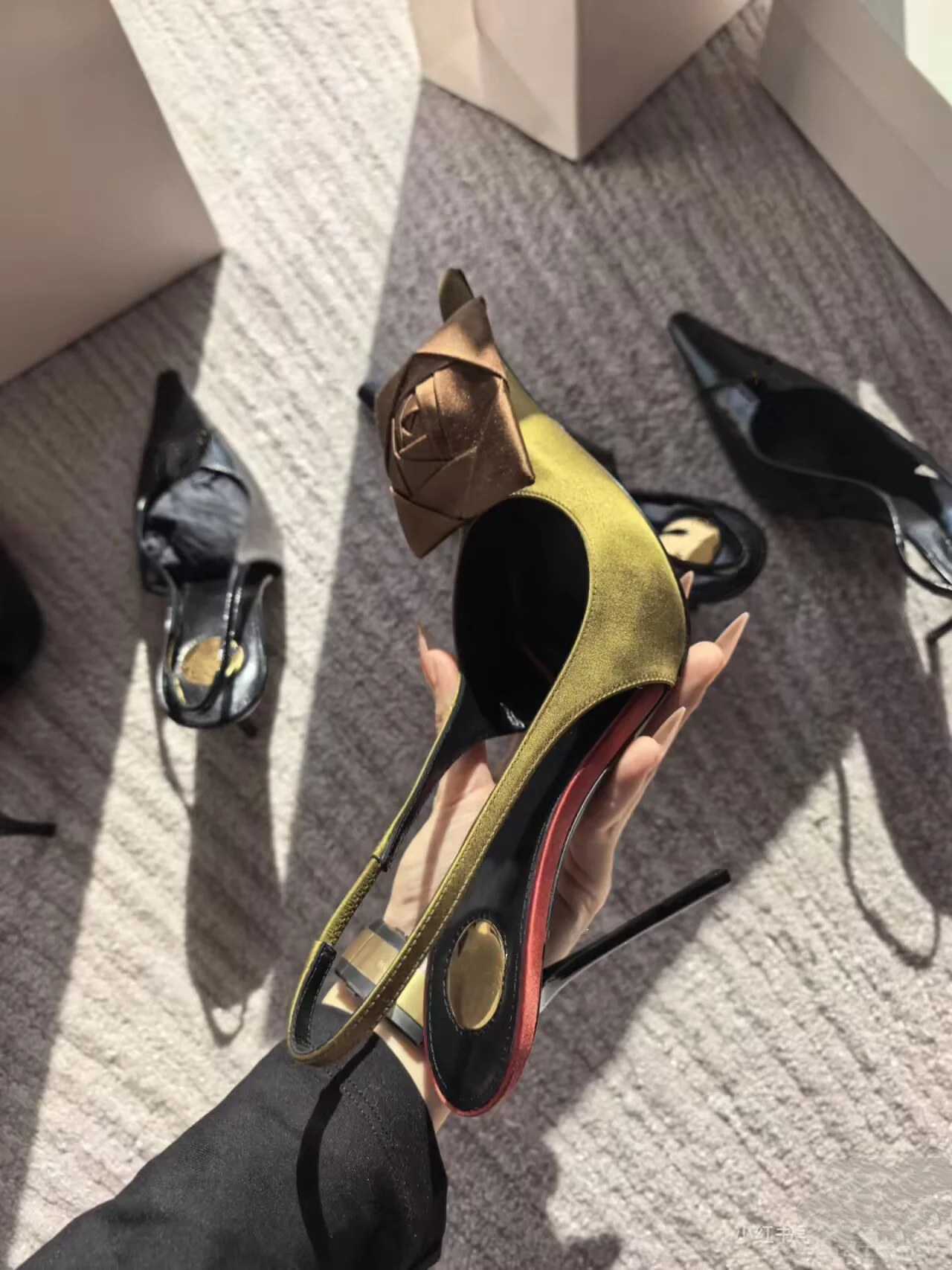 Ankle Wrap Pointed Toe Flower Summer Women Sandals Stiletto High Heels Slip On Design Large Size Fashion Show Shoes
Ankle Wrap Pointed Toe Flower Summer Women Sandals Stiletto High Heels Slip On Design Large Size Fashion Show Shoes
