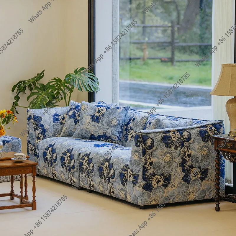 Flora series blue three-person Italian medieval sofa living room light luxury sofa design
Flora series blue three-person Italian medieval sofa living room light luxury sofa design