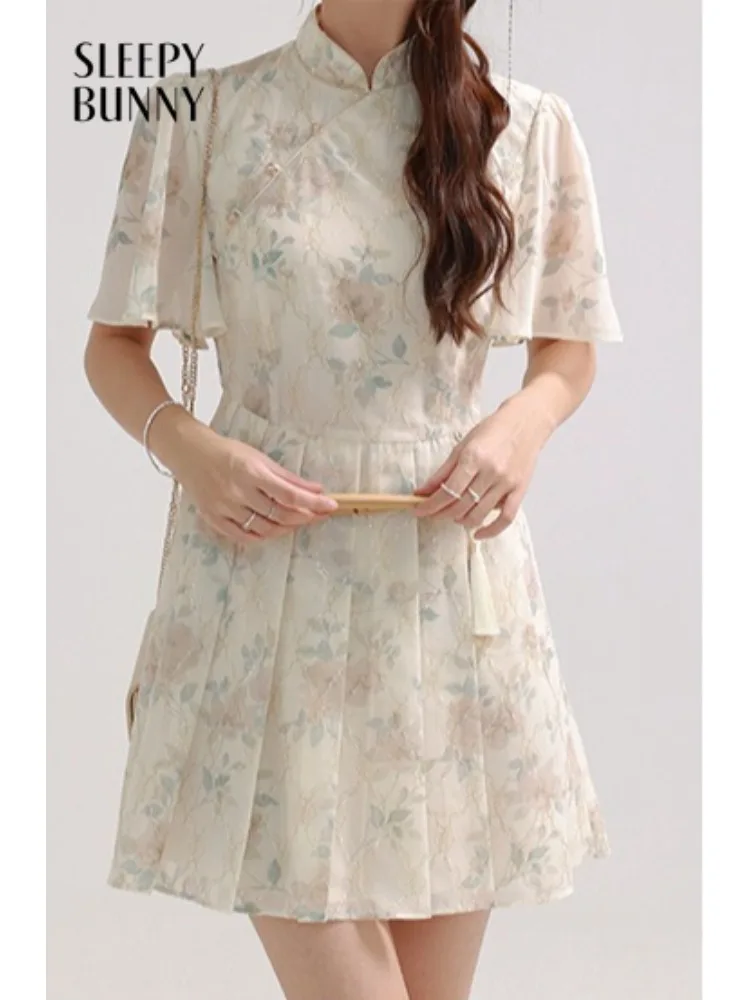 Elegant Qipao Style Dress Women Lady Floral Summer Halter Neck Outfit Slim Vintage Petite Fit Retro Inspired Short Sleeve Dress
Elegant Qipao Style Dress Women Lady Floral Summer Halter Neck Outfit Slim Vintage Petite Fit Retro Inspired Short Sleeve Dress