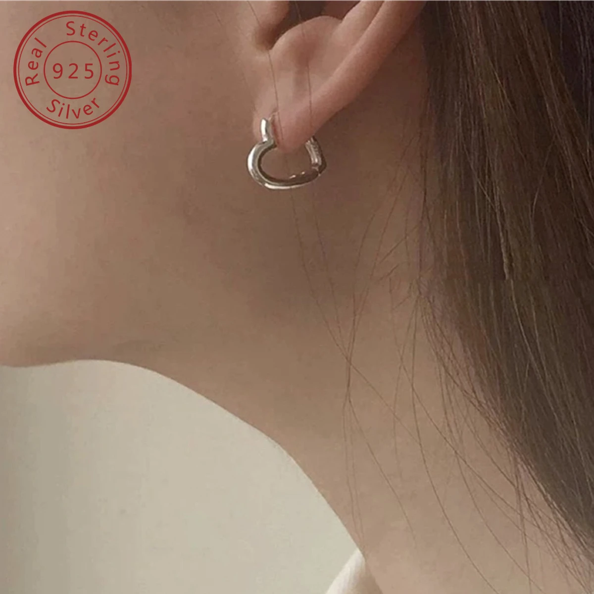 925 silver love heart ear buckle, niche minimalist style design, versatile for daily commuting, Korean ins style
925 silver love heart ear buckle, niche minimalist style design, versatile for daily commuting, Korean ins style