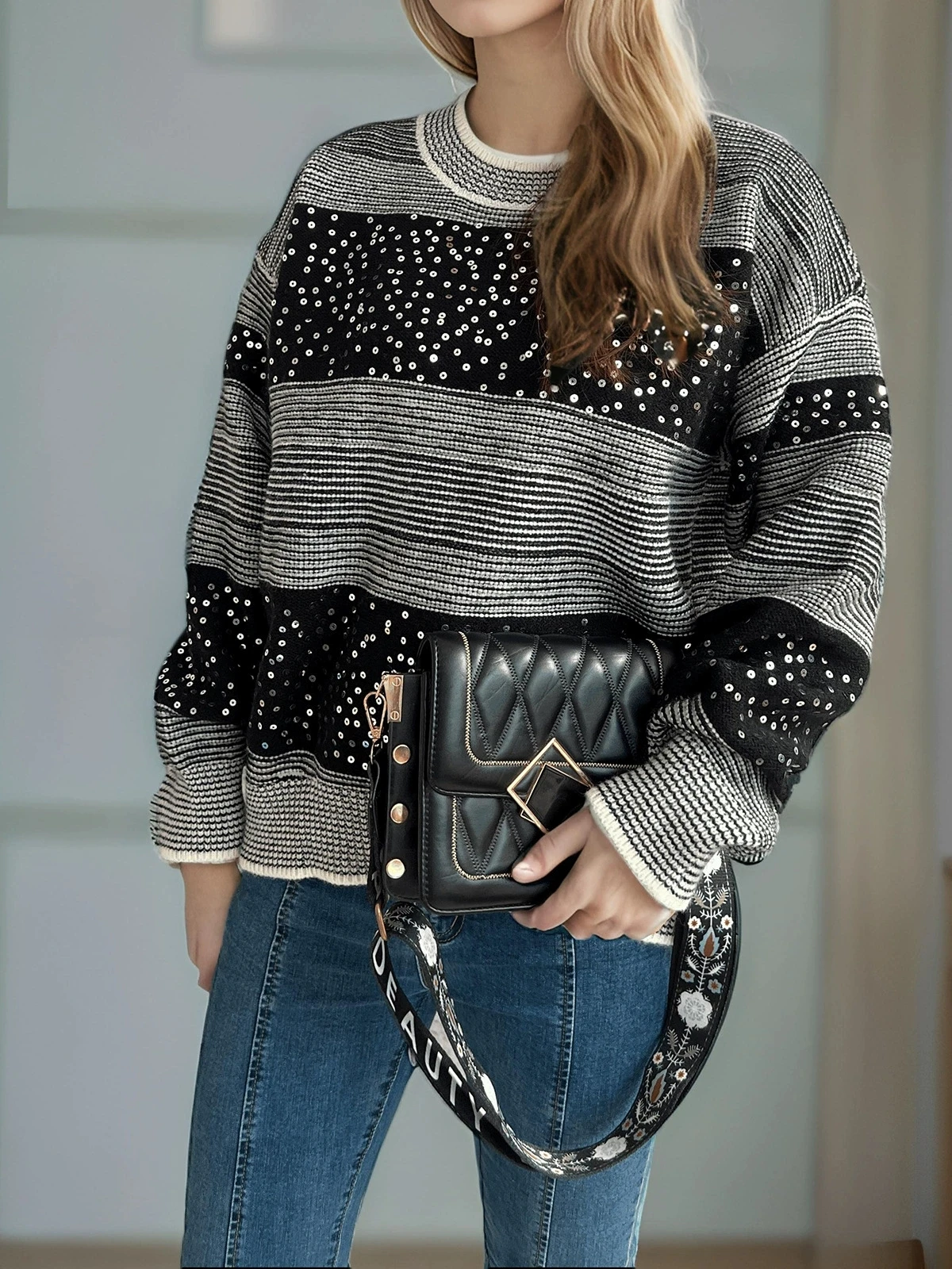 Autumn and winter new contrasting sweater loose striped heavy sequin round neck elegant long sleeved knitted sweater
Autumn and winter new contrasting sweater loose striped heavy sequin round neck elegant long sleeved knitted sweater