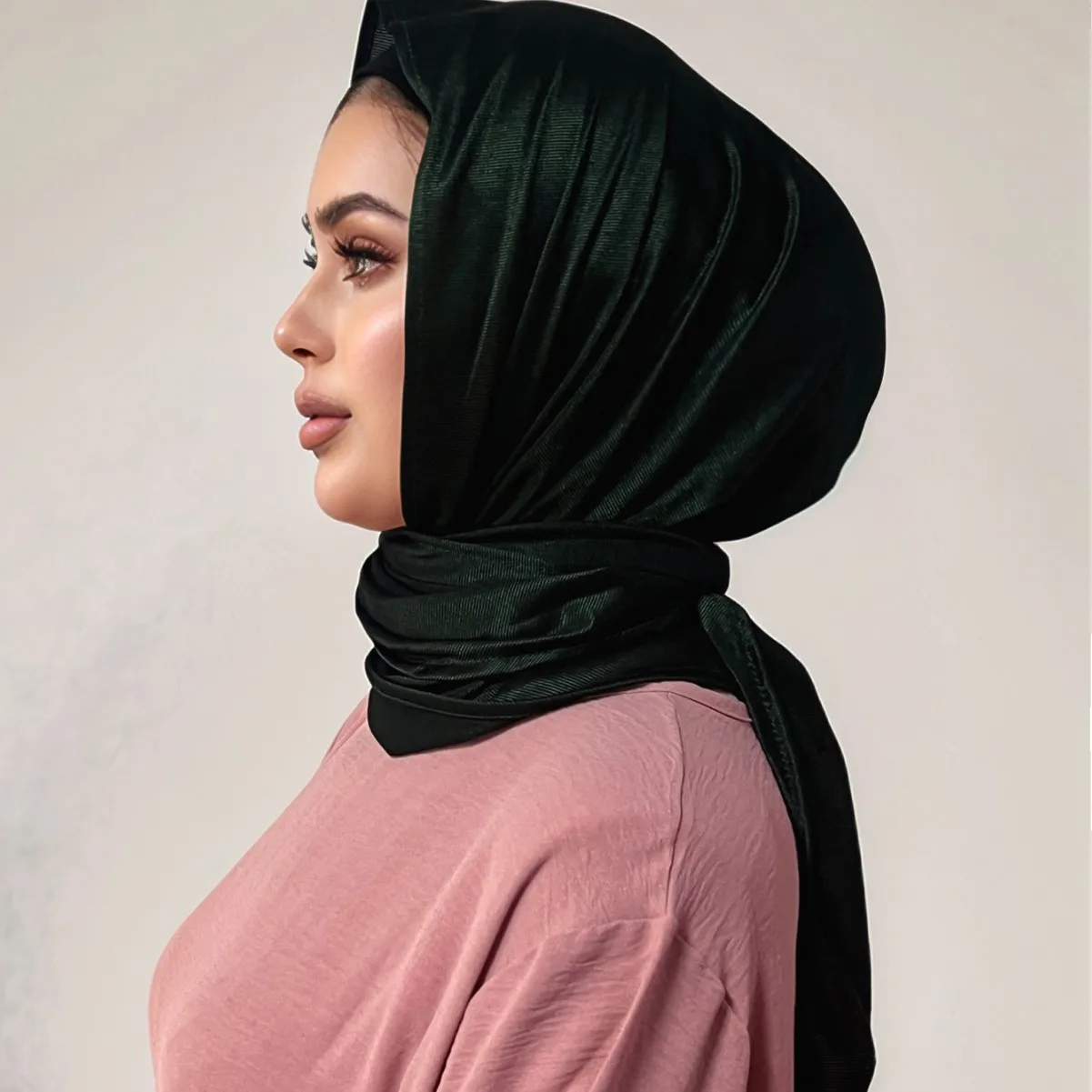 Новый блестящий вязаный треугольный шарф, однотонный трикотаж, хиджаб, мусульманские шали, исламские накидки, платок, женские банданы, повязка на голову, Turbante Mujer
Новый блестящий вязаный треугольный шарф, однотонный трикотаж, хиджаб, мусульманские шали, исламские накидки, платок, женские банданы, повязка на голову, Turbante Mujer