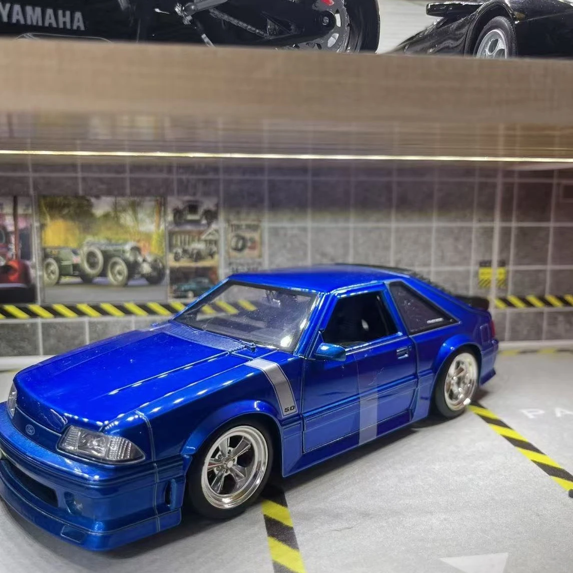 1:24 1989 Ford Mustang GT Muscle car High Simulation Diecast Car Metal Alloy Model Car Toys for Children Gift Collection J128
1:24 1989 Ford Mustang GT Muscle car High Simulation Diecast Car Metal Alloy Model Car Toys for Children Gift Collection J128