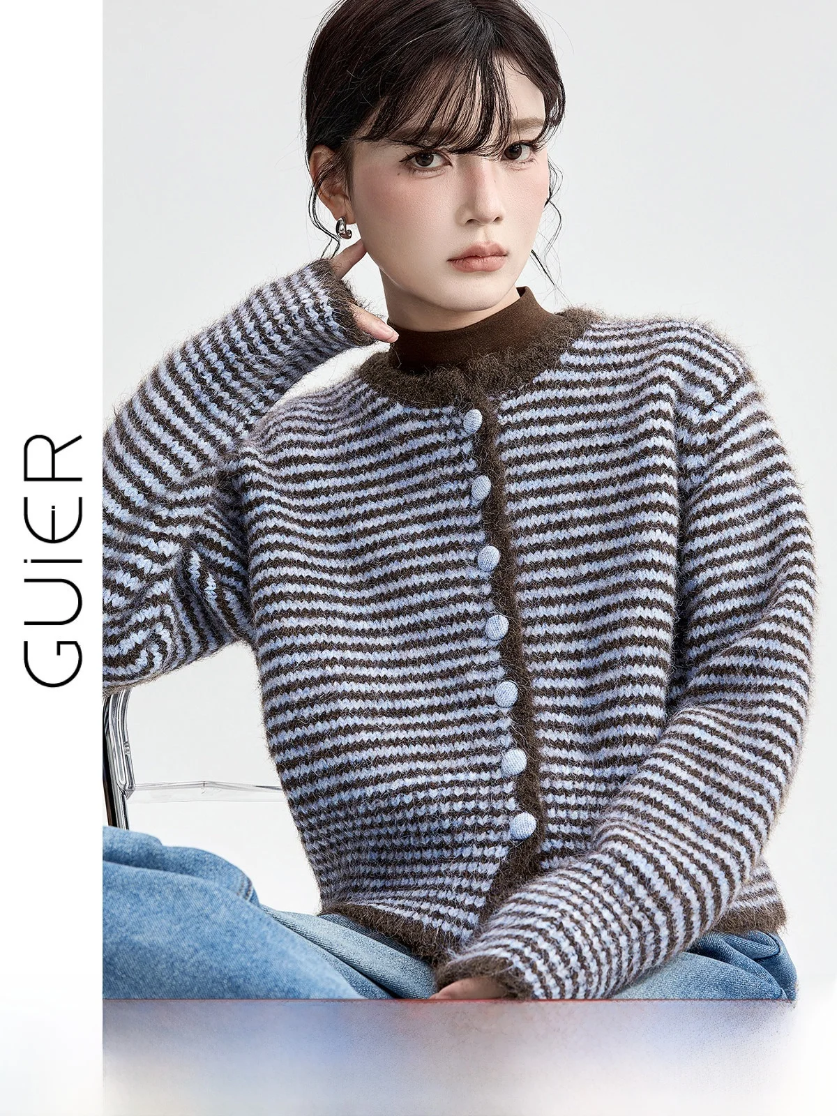 Женский вязаный кардиган Guier Color Blo в полоску, осенне-зимний, свободного кроя, с длинными рукавами, круглым вырезом, на одной пуговице, теплый, термо.
Женский вязаный кардиган Guier Color Blo в полоску, осенне-зимний, свободного кроя, с длинными рукавами, круглым вырезом, на одной пуговице, теплый, термо.