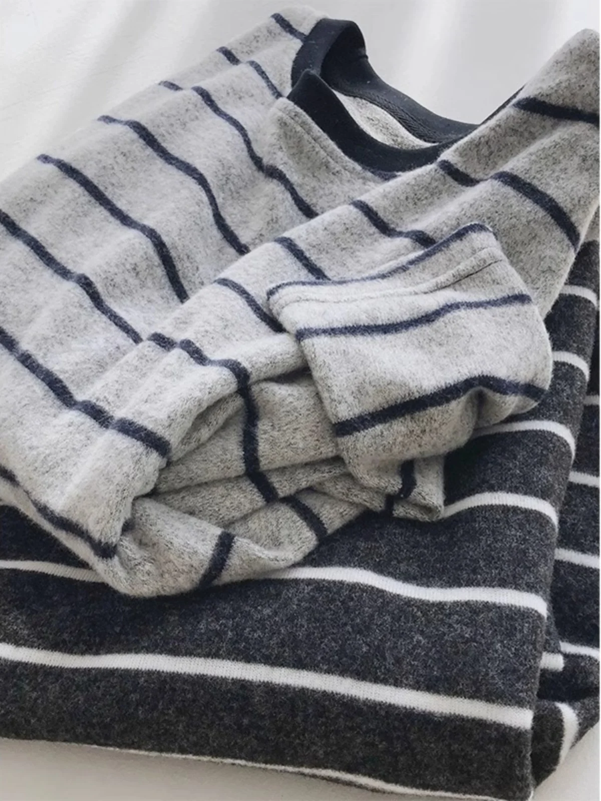 plus Size 300 Pounds Striped Base Shirt T-Shirt Women's Lazy Style Loose Versatile Top European Goods Autumn Winter New Arrival
plus Size 300 Pounds Striped Base Shirt T-Shirt Women's Lazy Style Loose Versatile Top European Goods Autumn Winter New Arrival