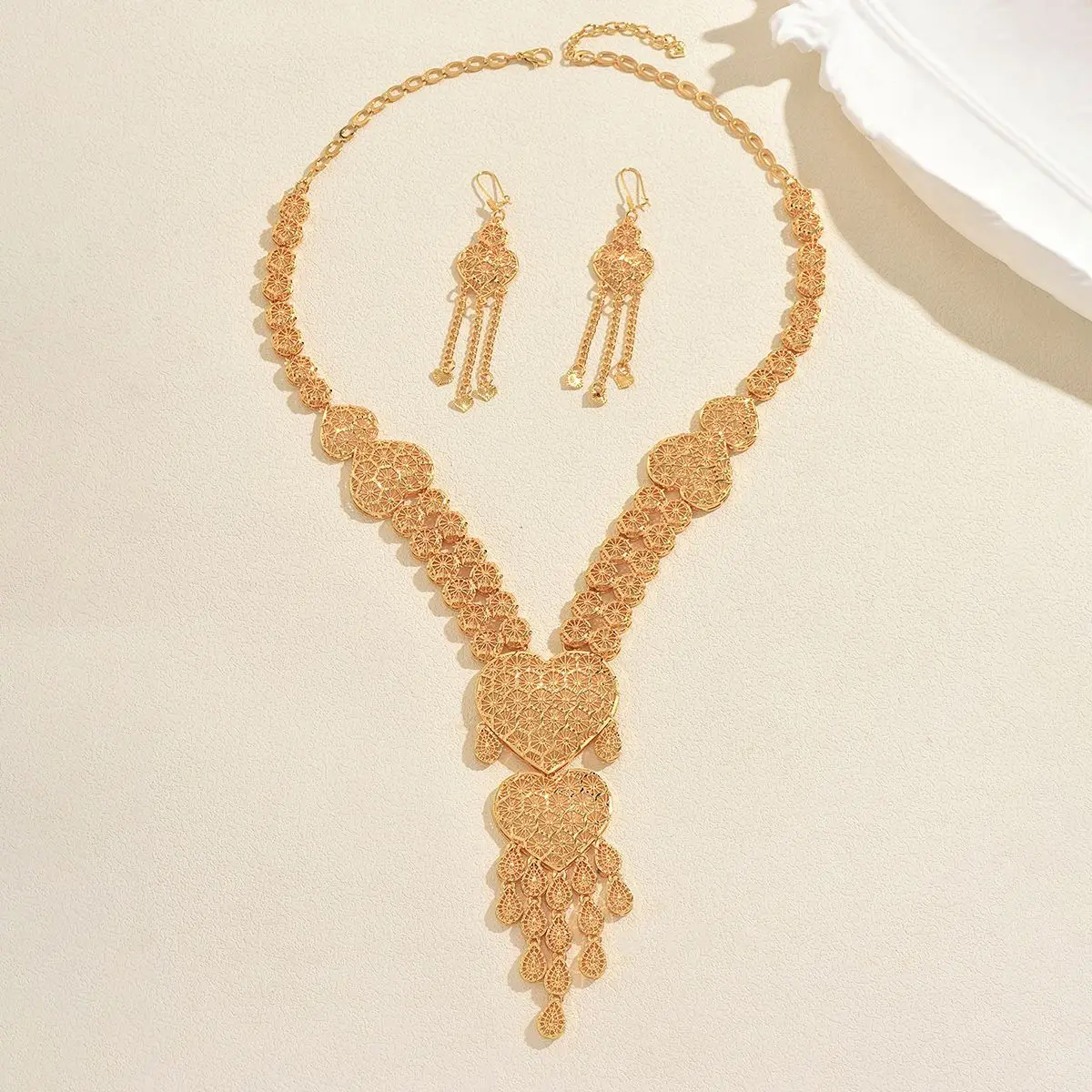 New Fashionable High end Dubai 24K Gold Plated Necklace Earrings Exquisite Wedding Party Jewelry Set for Lovers 666
New Fashionable High end Dubai 24K Gold Plated Necklace Earrings Exquisite Wedding Party Jewelry Set for Lovers 666