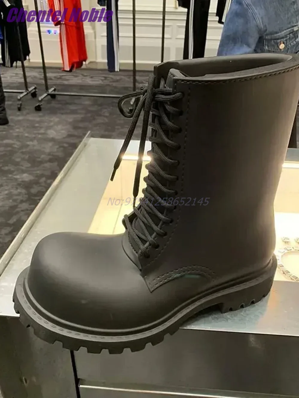 Big Round Toe Thick Boots Lace-up Flat Solid Black Punk Street Neutral Boots Fashion Novelty Designer Hot Mid-calf Shoes Niche
Big Round Toe Thick Boots Lace-up Flat Solid Black Punk Street Neutral Boots Fashion Novelty Designer Hot Mid-calf Shoes Niche