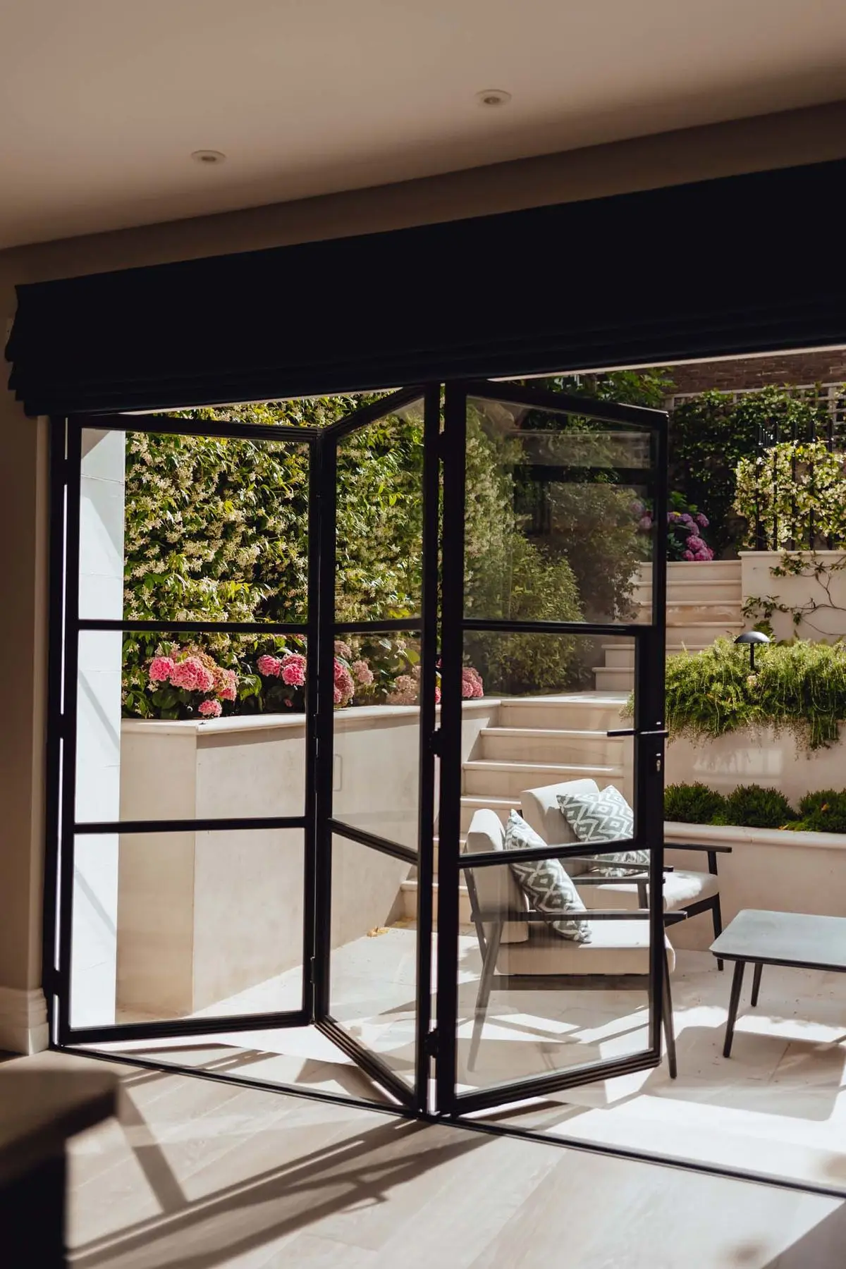 Fashionable Narrow Aluminum Frame Double Layer Glass Folding Door Sunshine Leisure Accordion Folding Door Rainproof Fold Up Door
Fashionable Narrow Aluminum Frame Double Layer Glass Folding Door Sunshine Leisure Accordion Folding Door Rainproof Fold Up Door