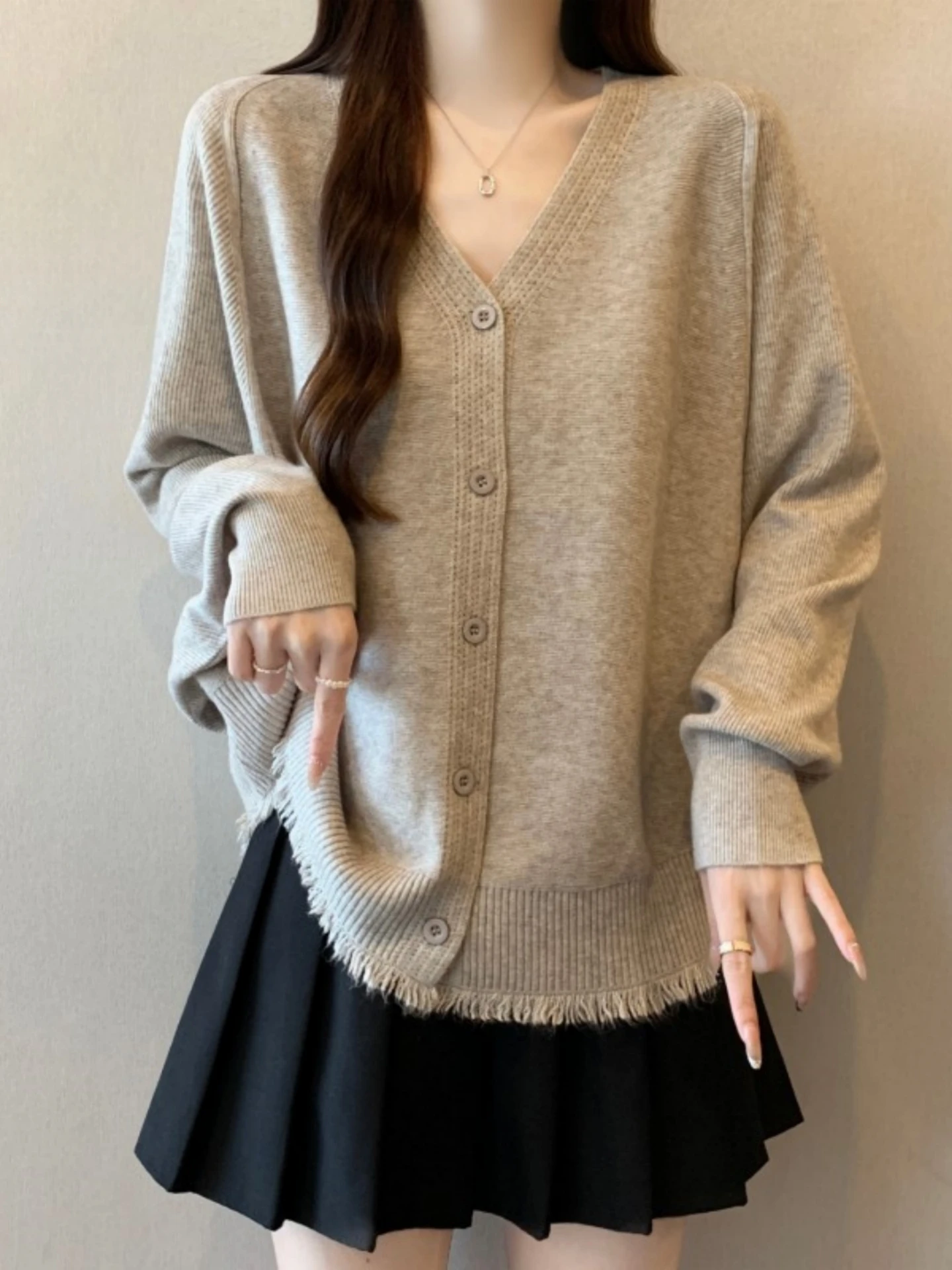 Women's V-Neck Batwing Long Sleeve Knitted Open Cardigan Sweater Outerwear Spring Autumn plus Size Slimming Tassel Top
Women's V-Neck Batwing Long Sleeve Knitted Open Cardigan Sweater Outerwear Spring Autumn plus Size Slimming Tassel Top