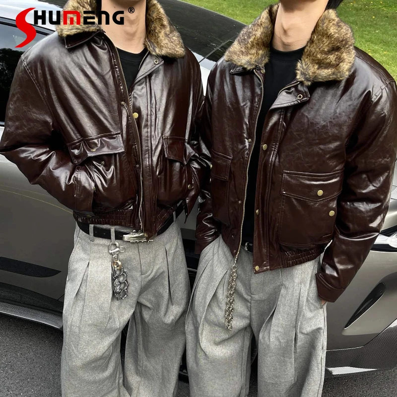 Men's 2025 Winter New American Style Retro Faux Fur Collar Splicing Leather Jacket Loose Thickened Warm Parkas Faux Leather Coat
Men's 2025 Winter New American Style Retro Faux Fur Collar Splicing Leather Jacket Loose Thickened Warm Parkas Faux Leather Coat