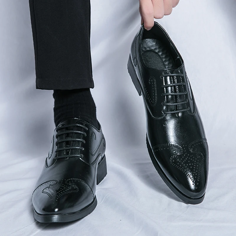 Модные броги, повседневные деловые туфли для мужчин, свадебные туфли с острым носком, офисные формальные кожаные туфли для мужчин, стильные мужские туфли для торжественных случаев
Модные броги, повседневные деловые туфли для мужчин, свадебные туфли с острым носком, офисные формальные кожаные туфли для мужчин, стильные мужские туфли для торжественных случаев