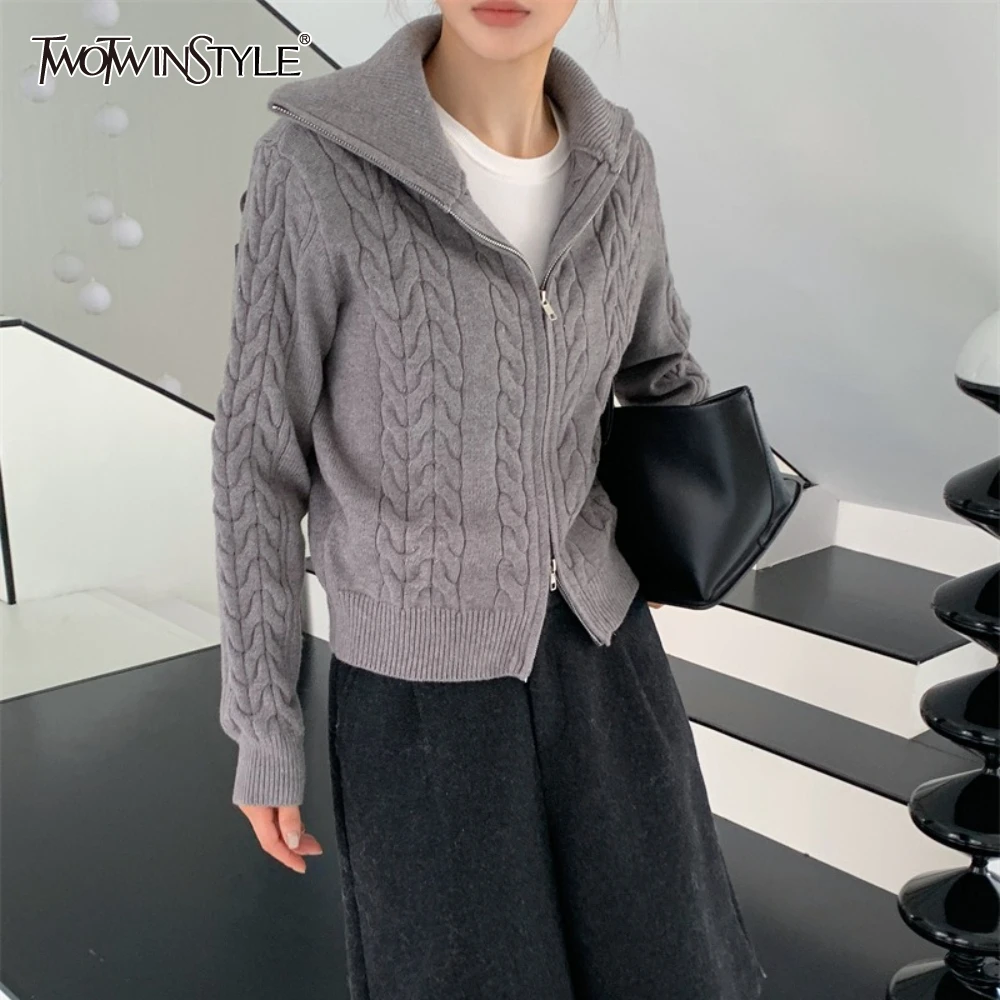 TWOTWINSTYLE Solid Spliced Zipper Sweater Female Lapel Long Sleeve Loose Streetwears Women's Sweater Autumn Style Fashion New
TWOTWINSTYLE Solid Spliced Zipper Sweater Female Lapel Long Sleeve Loose Streetwears Women's Sweater Autumn Style Fashion New