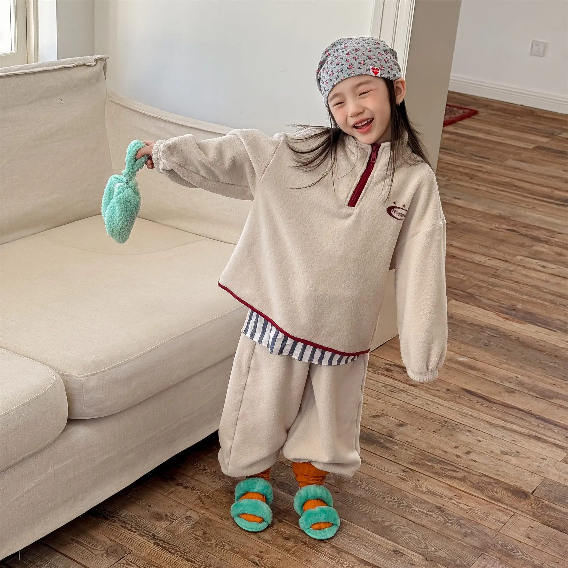 2025 Winter New Children Warm Clothes Set Boys Girls Fleece Sweatshirt + Sweat Pants 2pcs Suit Plus Velvet Thick Kids Sports Set
2025 Winter New Children Warm Clothes Set Boys Girls Fleece Sweatshirt + Sweat Pants 2pcs Suit Plus Velvet Thick Kids Sports Set