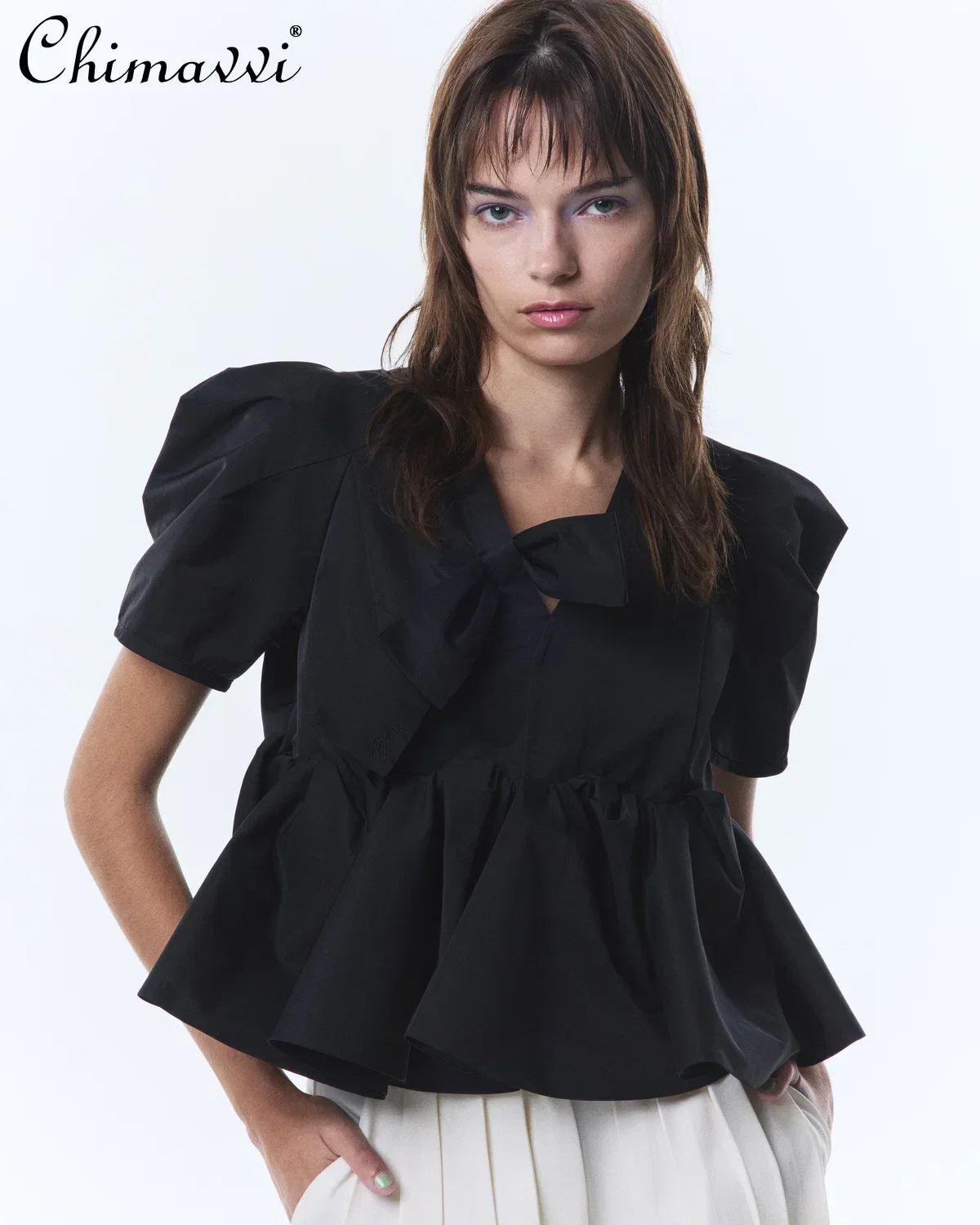 Japanese Style Fashion V-neck Bow Ruffle Blouse 2026 Summer New Women's Short Sleeve Slim Fit Elegant White Shirt Tops
Japanese Style Fashion V-neck Bow Ruffle Blouse 2026 Summer New Women's Short Sleeve Slim Fit Elegant White Shirt Tops