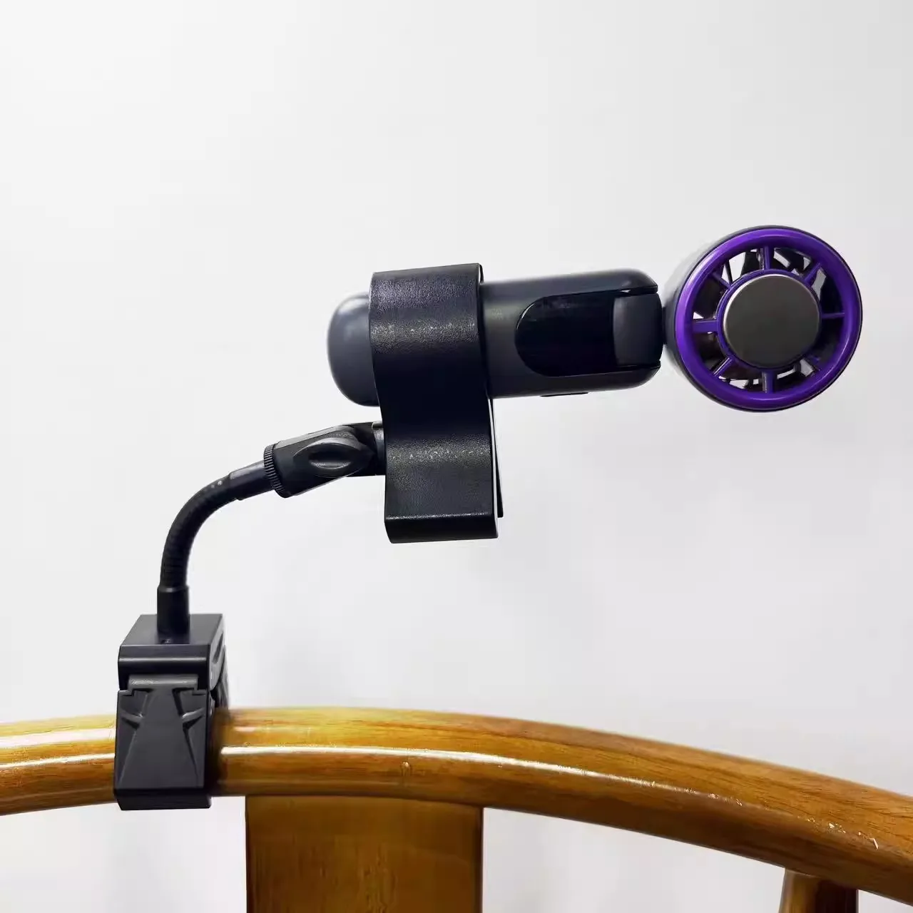 Universal Small Fan Stand with Thickened Clamp Hose round Tube Desktop Microphone Support Bracket - Desktop Clip-On Stand
Universal Small Fan Stand with Thickened Clamp Hose round Tube Desktop Microphone Support Bracket - Desktop Clip-On Stand