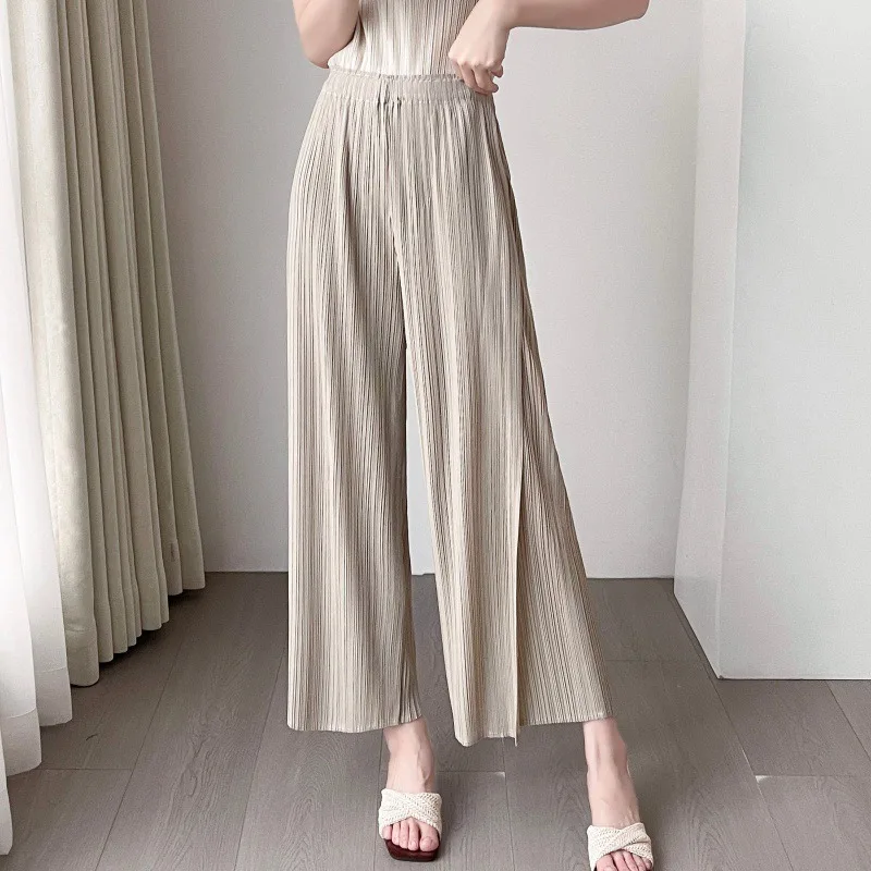 Miyake Pleated Pants 2026 Summer New High Waist Simple Casual Elastic Waist Draped Double Layer Nine-Point Pants Women Clothing
Miyake Pleated Pants 2026 Summer New High Waist Simple Casual Elastic Waist Draped Double Layer Nine-Point Pants Women Clothing