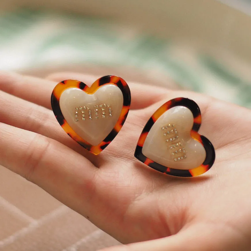 Heart Acetate Leopard Print Resin Stud Earrings - 3D Euro-American Style, Vintage Niche Designer
Heart Acetate Leopard Print Resin Stud Earrings - 3D Euro-American Style, Vintage Niche Designer