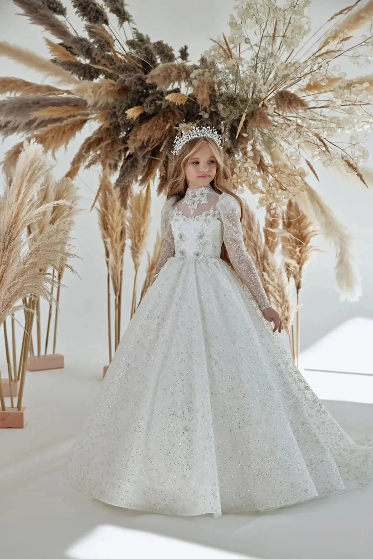 Customized White Flower Girl Dress For Wedding Appliques Glitter Long Sleeve Floor Length Kids Birthday First Communion Gown
Customized White Flower Girl Dress For Wedding Appliques Glitter Long Sleeve Floor Length Kids Birthday First Communion Gown