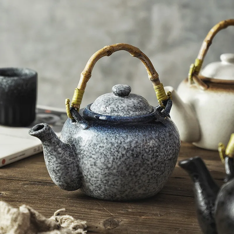 Japan Retro Gradient Ceramic Teapot Creative Rattan Handle Teapot Earthenware Coffee Pot Drinking Utensils Home Bar Decoration
Japan Retro Gradient Ceramic Teapot Creative Rattan Handle Teapot Earthenware Coffee Pot Drinking Utensils Home Bar Decoration