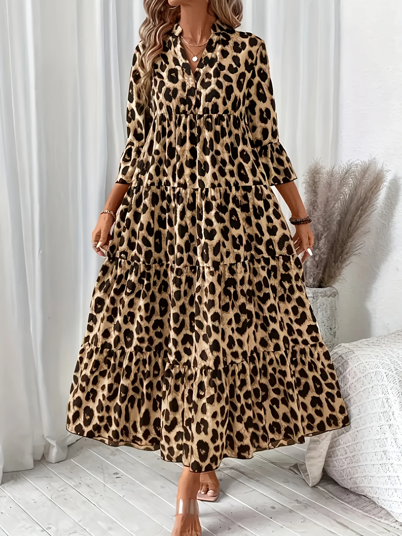 Spring and summer women's comfortable and elegant leopard print long sleeved V-neck mid length skirt
Spring and summer women's comfortable and elegant leopard print long sleeved V-neck mid length skirt
