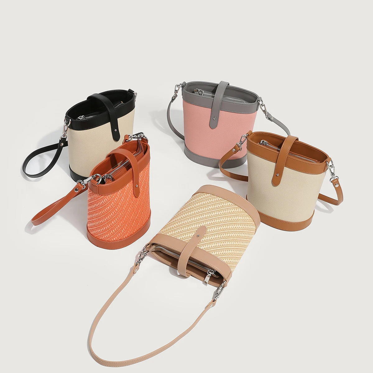This Year's Popular Handbag Niche High-end Bags Leather Portable Bucket Women's Small Bag One Shoulder Crossbody Messenger Bag
This Year's Popular Handbag Niche High-end Bags Leather Portable Bucket Women's Small Bag One Shoulder Crossbody Messenger Bag