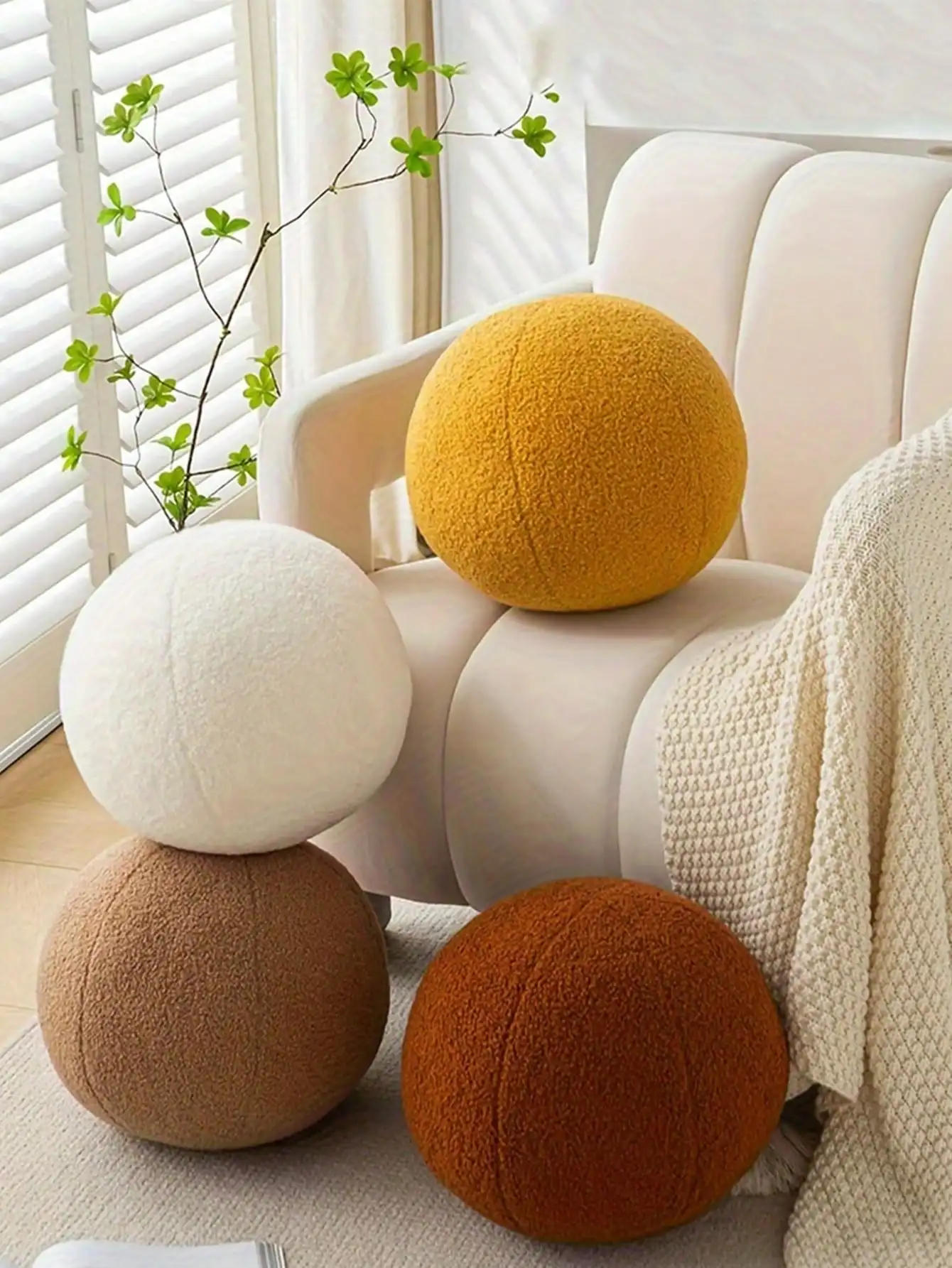 1pc 11.81 Inch Spherical Throw Pillow, Nordic Round Cushion, Plush Ball Shaped Pillow, Suitable For Sofa, Bedroom
1pc 11.81 Inch Spherical Throw Pillow, Nordic Round Cushion, Plush Ball Shaped Pillow, Suitable For Sofa, Bedroom