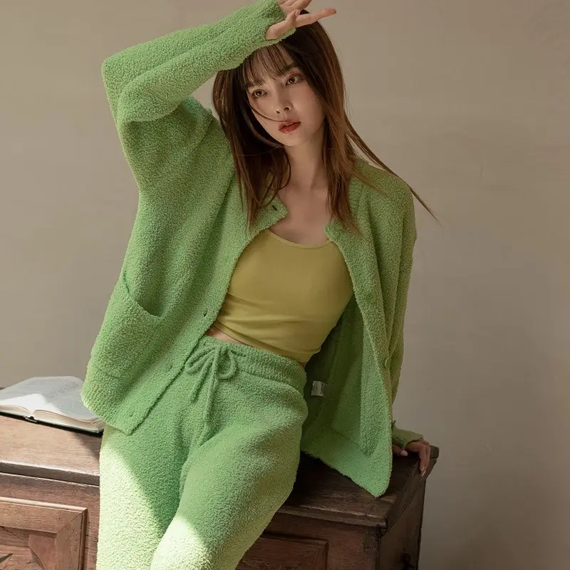 Maternity Clothing Autumn and Winter Pregnant Women Thick Warm Half Velvet Home Clothing Set Coral Velvet Nursing Three-piece
Maternity Clothing Autumn and Winter Pregnant Women Thick Warm Half Velvet Home Clothing Set Coral Velvet Nursing Three-piece
