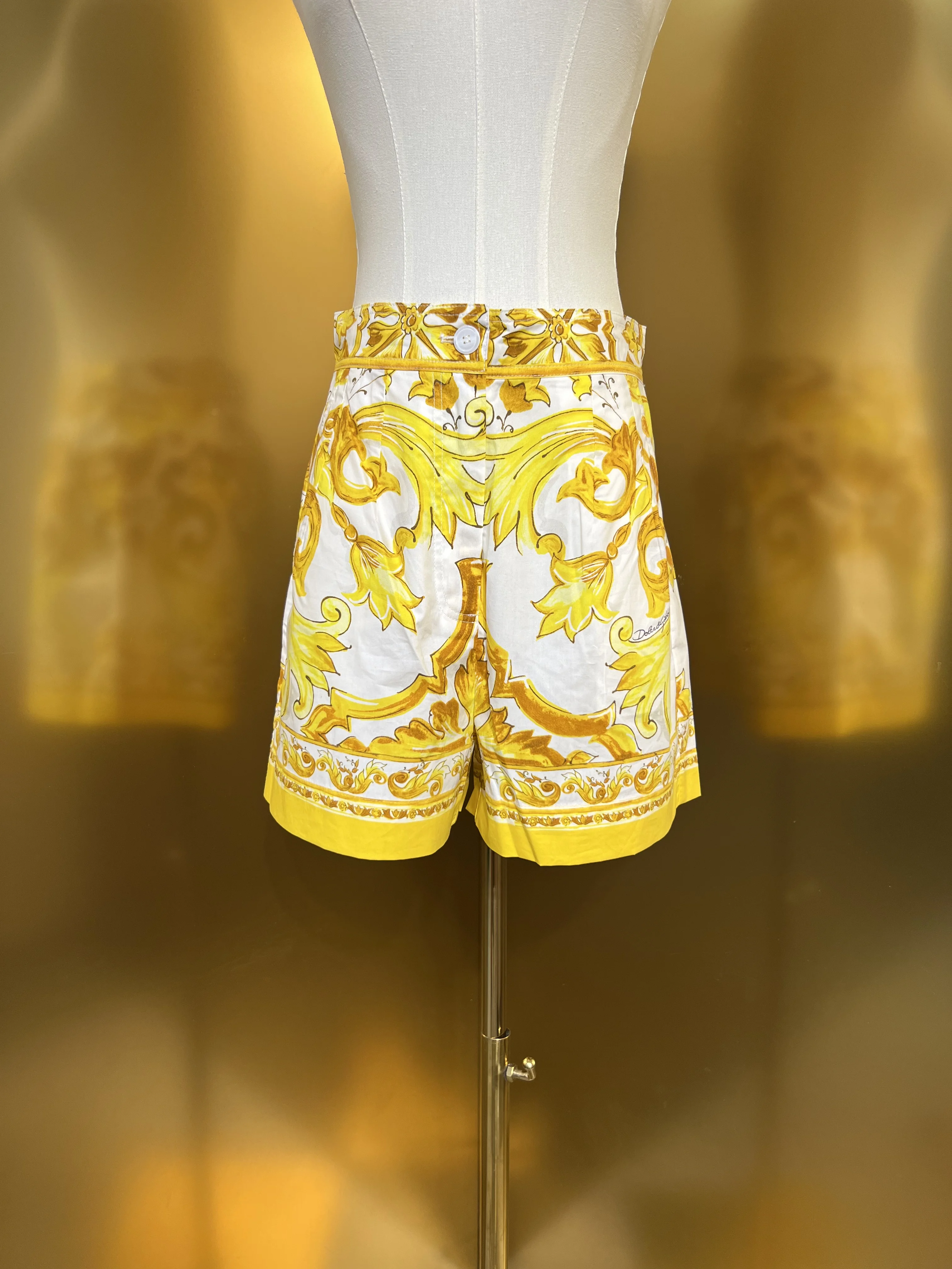 100% Cotton shorts 2024 Summer Bohemian Women's Yellow Porcelain Print Pinstripe shorts
100% Cotton shorts 2024 Summer Bohemian Women's Yellow Porcelain Print Pinstripe shorts