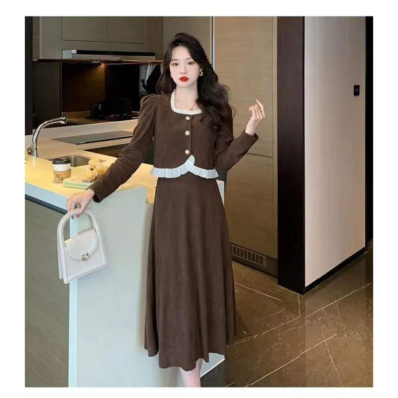 Early Spring Autumn Velvet Splicing Color Top Skirt Set Women's New Two Piece Sets French Long Sleeve Gentle Mid-Length Skirt
Early Spring Autumn Velvet Splicing Color Top Skirt Set Women's New Two Piece Sets French Long Sleeve Gentle Mid-Length Skirt