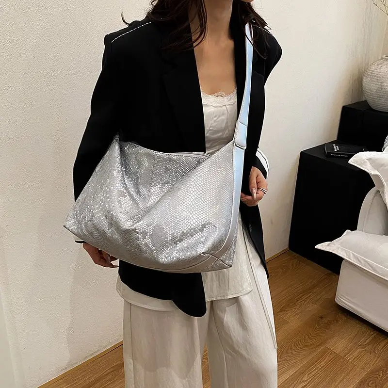 Versatile Casual Sequin Commuting Korean Fashion Large Capacity Single Shoulder Underarm Women's Bag
Versatile Casual Sequin Commuting Korean Fashion Large Capacity Single Shoulder Underarm Women's Bag