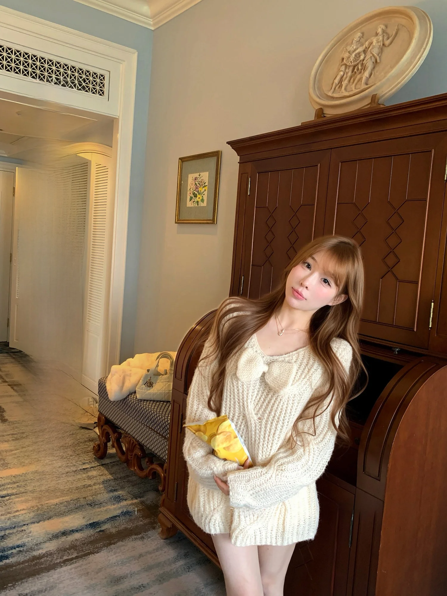 Вязаный свитер Lukira с бантом и V-образным вырезом, свободный женский топ абрикосового цвета, весна 2026, повседневная одежда, шерстяная смесь, длинный рукав
Вязаный свитер Lukira с бантом и V-образным вырезом, свободный женский топ абрикосового цвета, весна 2026, повседневная одежда, шерстяная смесь, длинный рукав