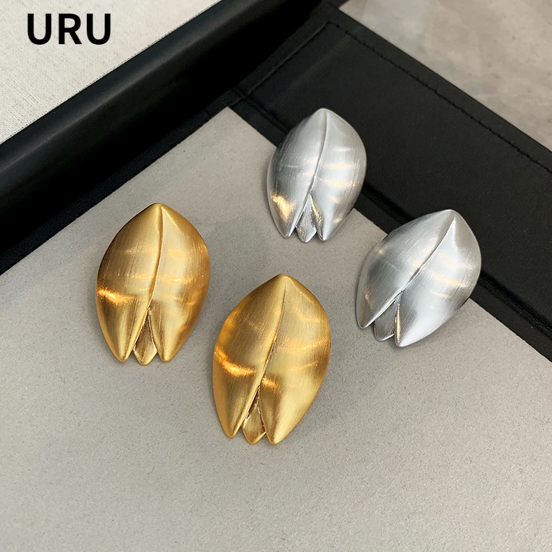Modern Jewelry Elegant Temperament Metal Gold Color Flower Earrings For Women Female Gifts Fine Accessories 2025 Trend New
Modern Jewelry Elegant Temperament Metal Gold Color Flower Earrings For Women Female Gifts Fine Accessories 2025 Trend New