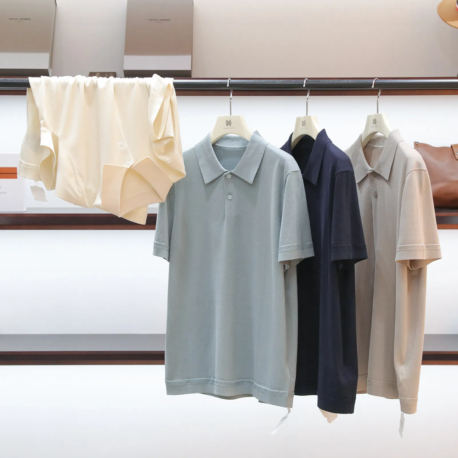 2026 summer new high-end old money wind Lyocell acetate silk linen knitted short-sleeved POLO shirt
2026 summer new high-end old money wind Lyocell acetate silk linen knitted short-sleeved POLO shirt