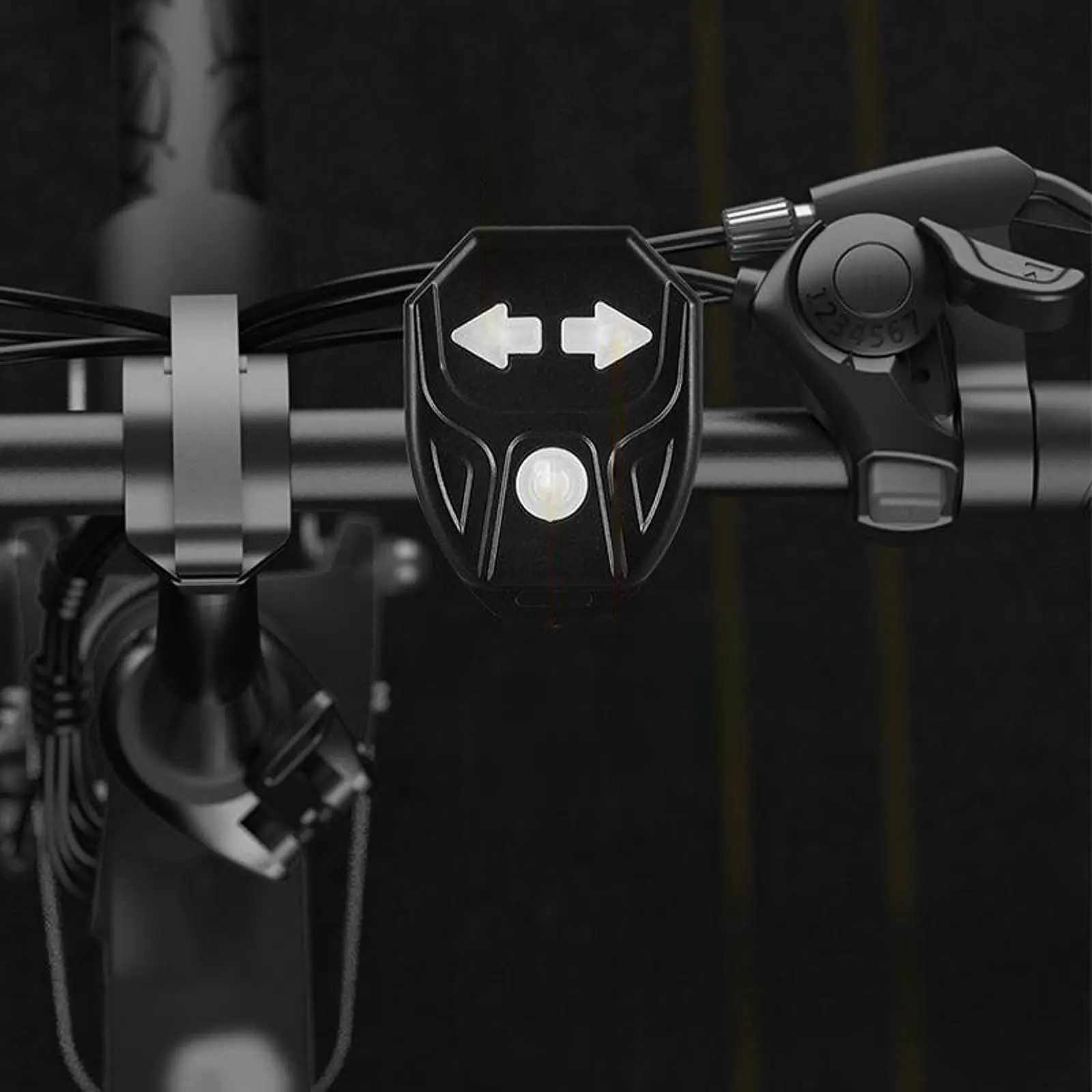 Bicycle Light Replacement Easy to Install USB with Remote Control Flashlight Repairing Turn Signal for Men Outdoor Activities
Bicycle Light Replacement Easy to Install USB with Remote Control Flashlight Repairing Turn Signal for Men Outdoor Activities