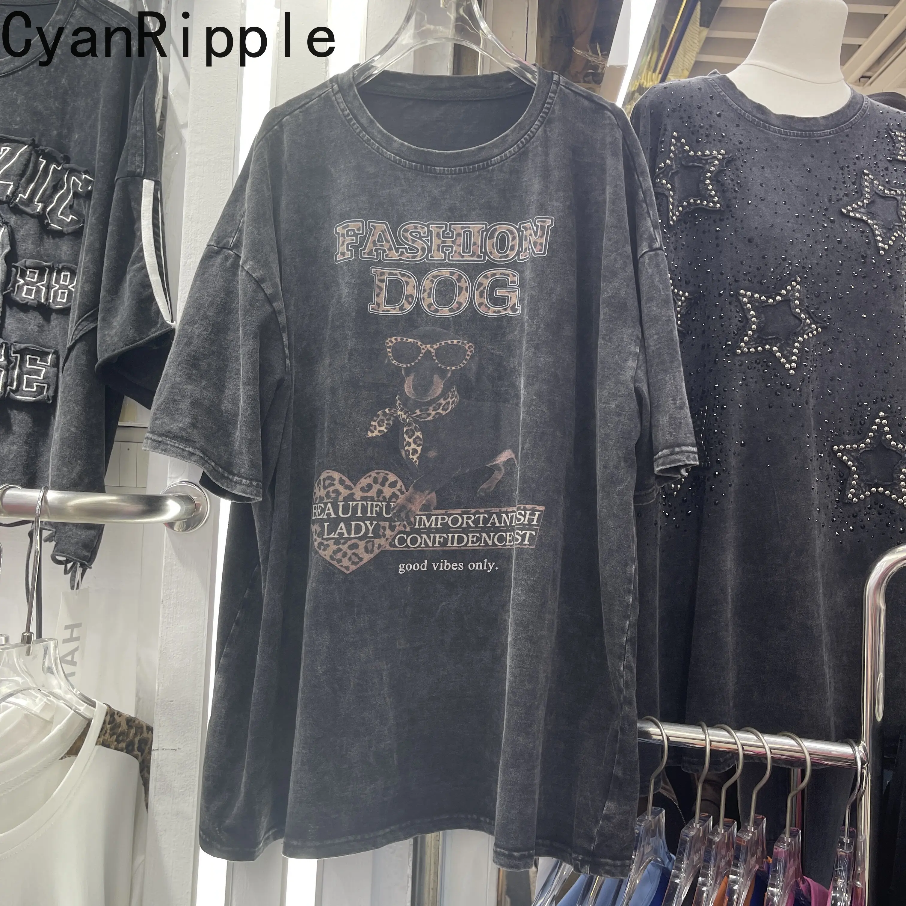 Vintage Black Gray Short Sleeve Women T-shirt 2026 New Spring Summer Leopard Print Letters Oversize Mid-long Casual Cotton Tops
Vintage Black Gray Short Sleeve Women T-shirt 2026 New Spring Summer Leopard Print Letters Oversize Mid-long Casual Cotton Tops