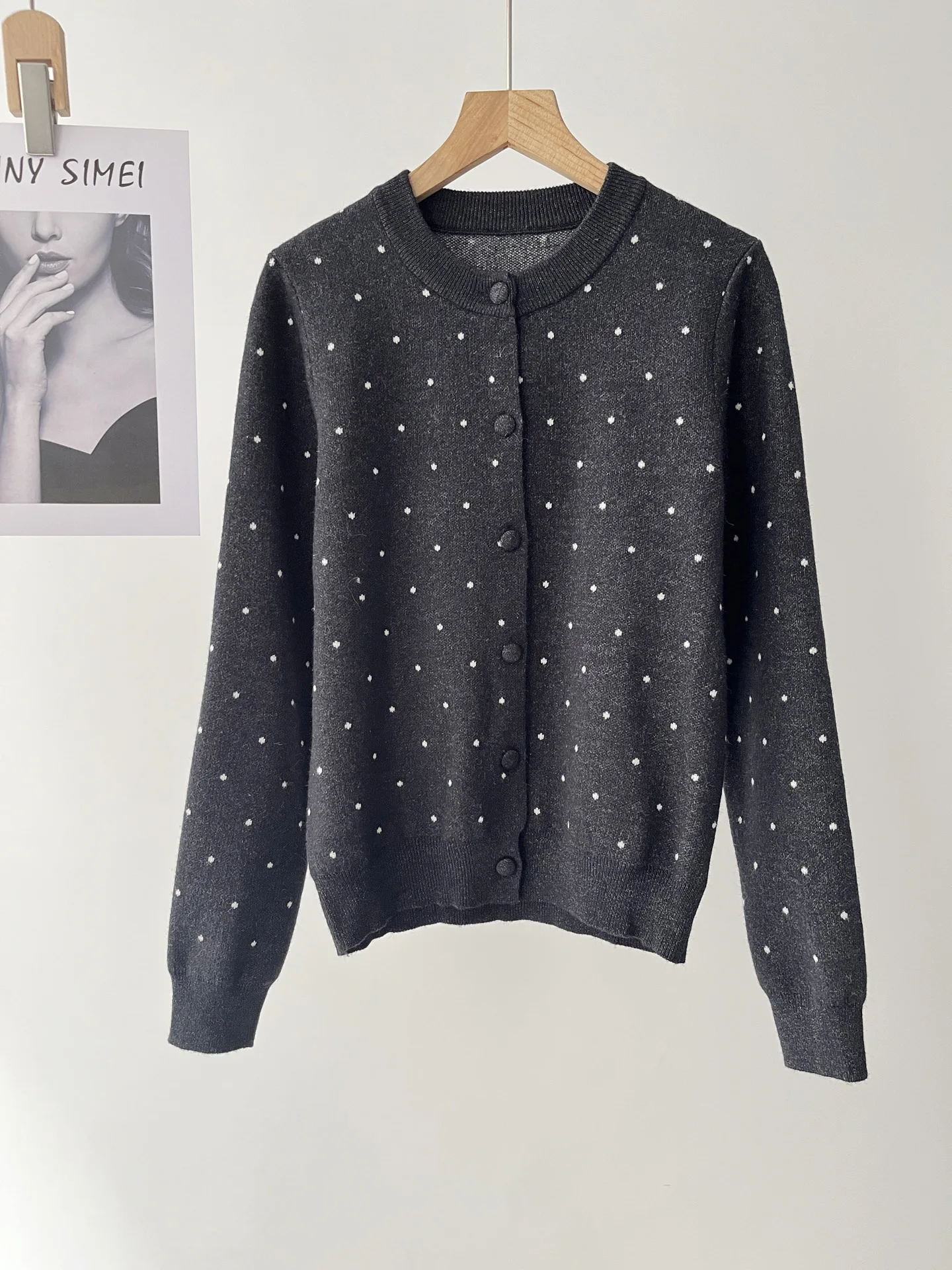 Women's Spring New Retro Literary Commuter Single-breasted Crew Neck Long Sleeve Knitted Cardigan 51c-0237
Women's Spring New Retro Literary Commuter Single-breasted Crew Neck Long Sleeve Knitted Cardigan 51c-0237