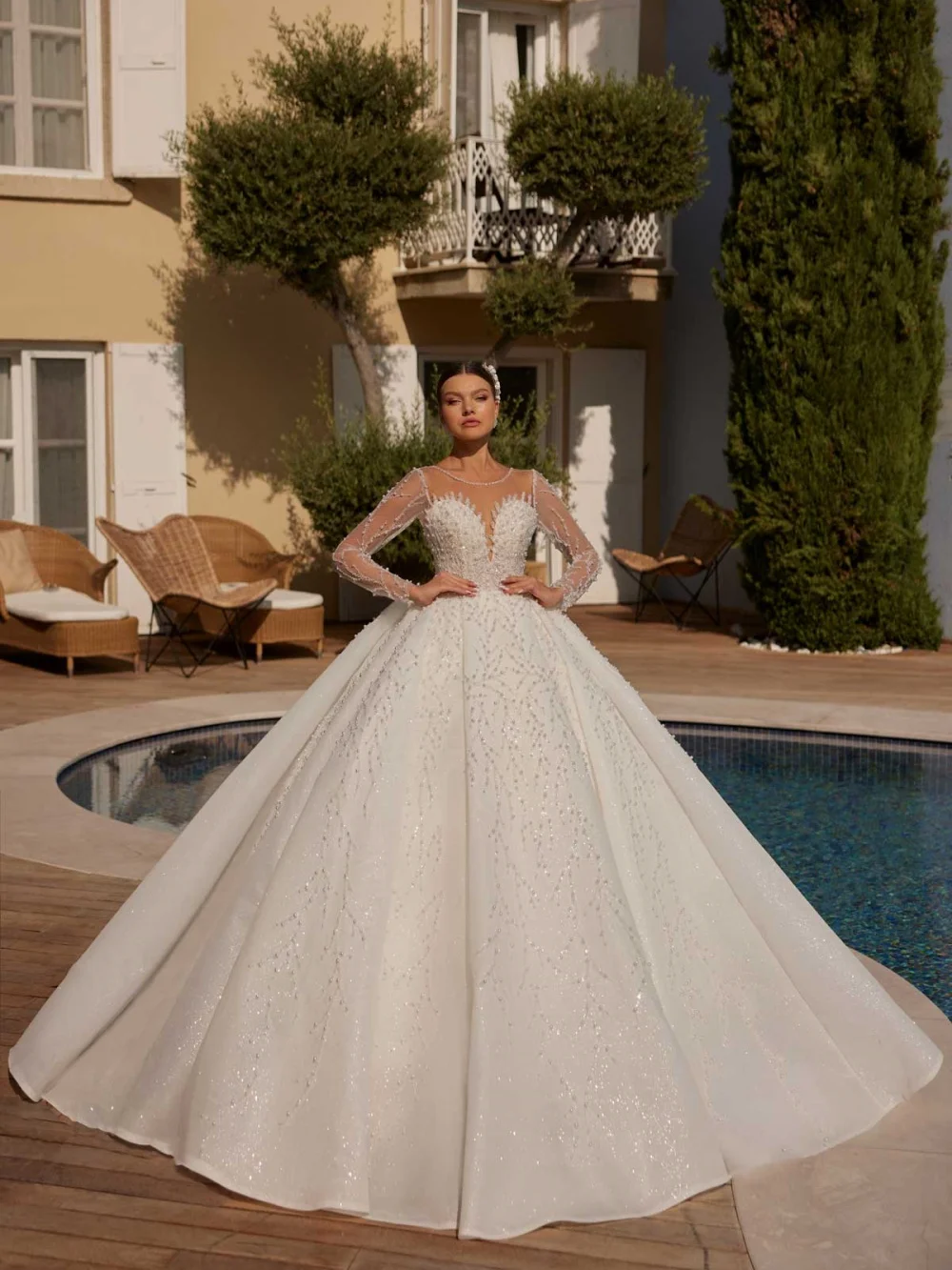 Charming Sweetheart Wedding Dress Sexy Long-Sleeved Bridal Gown Elegant Beaded Applique Floor-Length Wedding Gown Customized 
Charming Sweetheart Wedding Dress Sexy Long-Sleeved Bridal Gown Elegant Beaded Applique Floor-Length Wedding Gown Customized