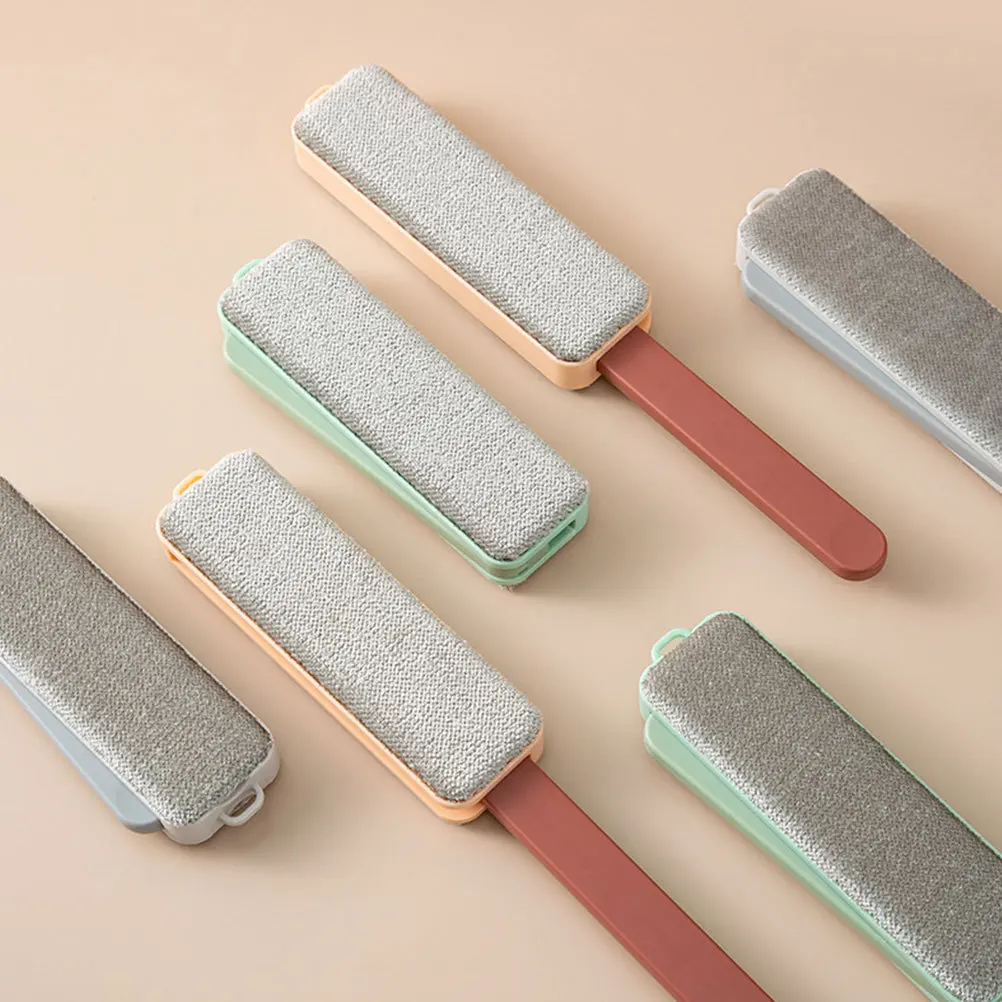 1pc Compact Foldable Design Dense Bristles Double-Sided Electrostatic Hair Removal Tool For Clothes Furniture Pet Hair
1pc Compact Foldable Design Dense Bristles Double-Sided Electrostatic Hair Removal Tool For Clothes Furniture Pet Hair