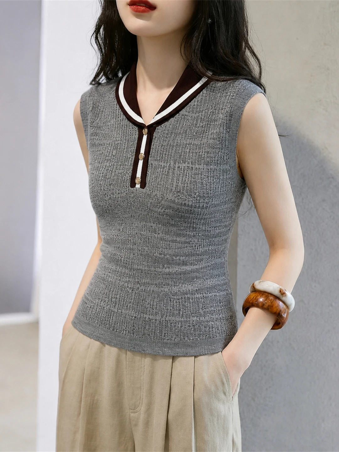 Korean Style Ice Silk Half Open Knitted Top Sleeveless Summer Simple Overhead Design Women's Fashionable V-Neck Knitwear
Korean Style Ice Silk Half Open Knitted Top Sleeveless Summer Simple Overhead Design Women's Fashionable V-Neck Knitwear