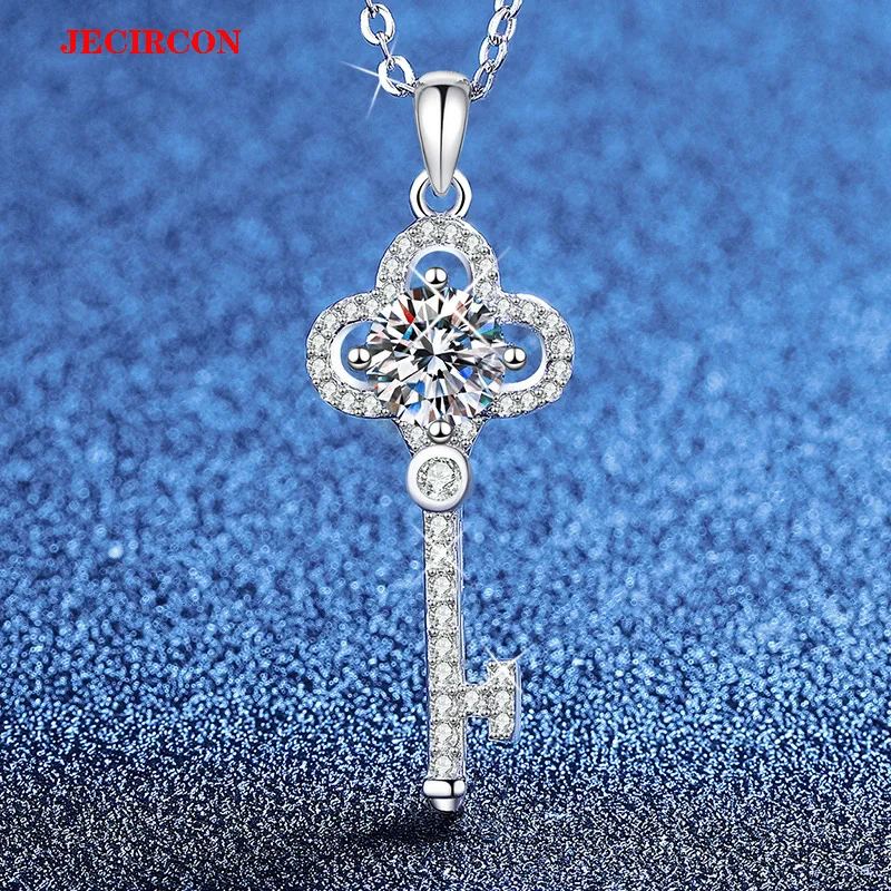 Женское ожерелье из стерлингового серебра JECIRCON S925, муассанит 1 карат, роскошный кулон с короной и ключом, классические ювелирные изделия изысканного дизайна
Женское ожерелье из стерлингового серебра JECIRCON S925, муассанит 1 карат, роскошный кулон с короной и ключом, классические ювелирные изделия изысканного дизайна
